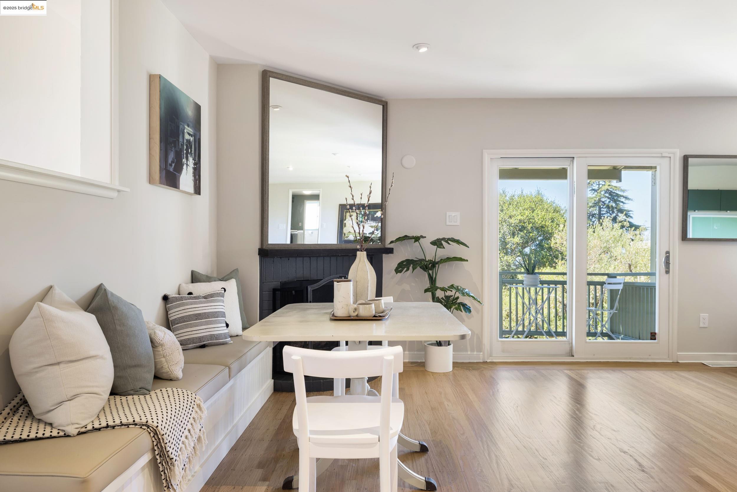 Detail Gallery Image 34 of 57 For 1971 Hoover Ave, Oakland,  CA 94602 - 5 Beds | 5/1 Baths