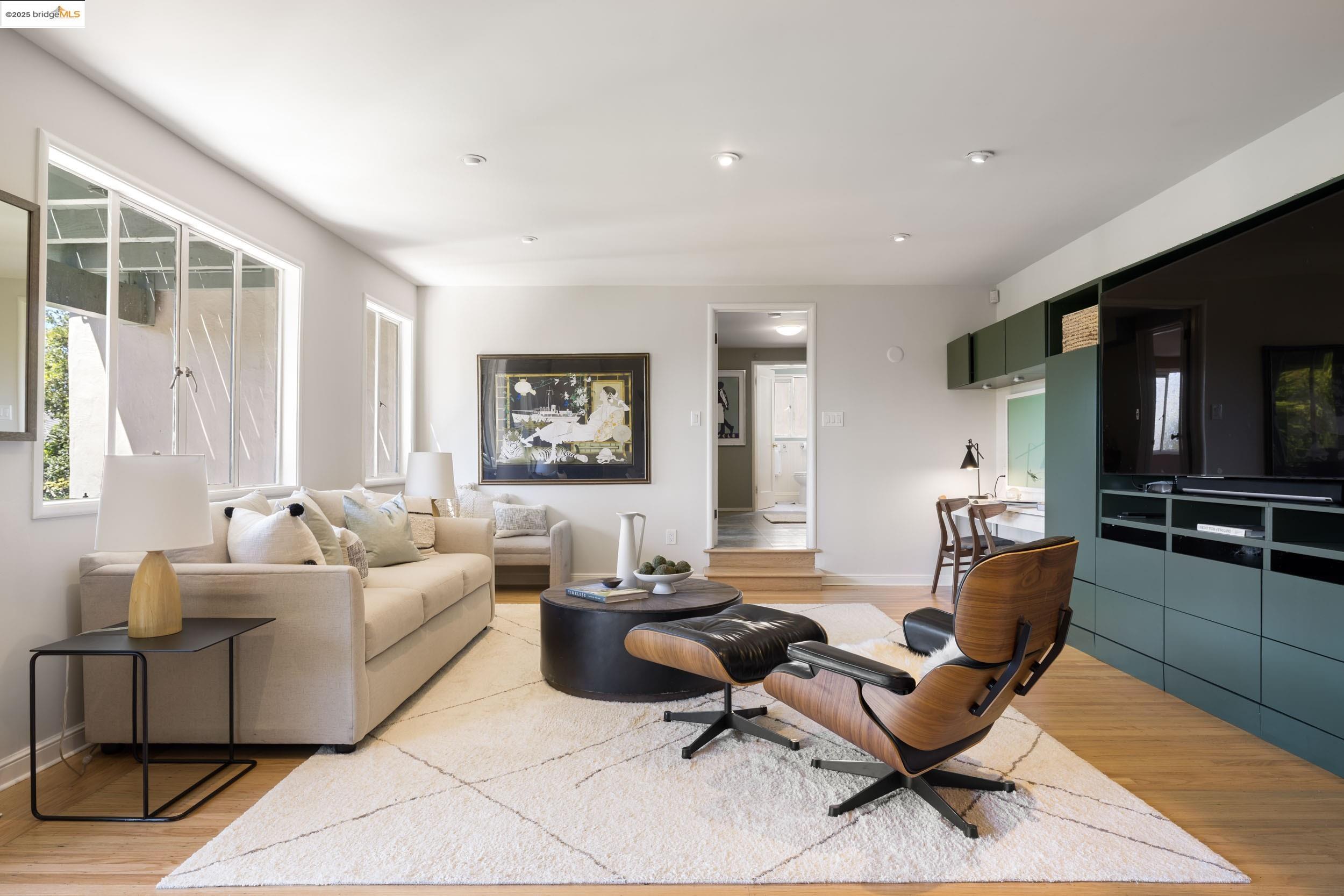 Detail Gallery Image 41 of 57 For 1971 Hoover Ave, Oakland,  CA 94602 - 5 Beds | 5/1 Baths