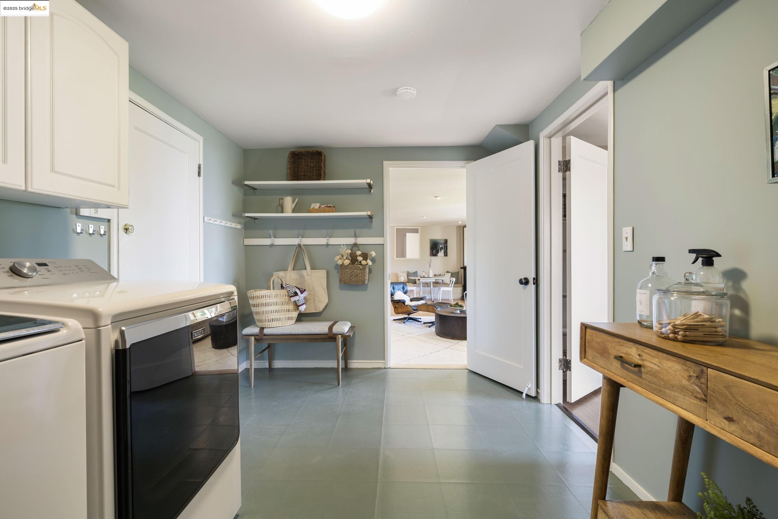 Detail Gallery Image 42 of 57 For 1971 Hoover Ave, Oakland,  CA 94602 - 5 Beds | 5/1 Baths