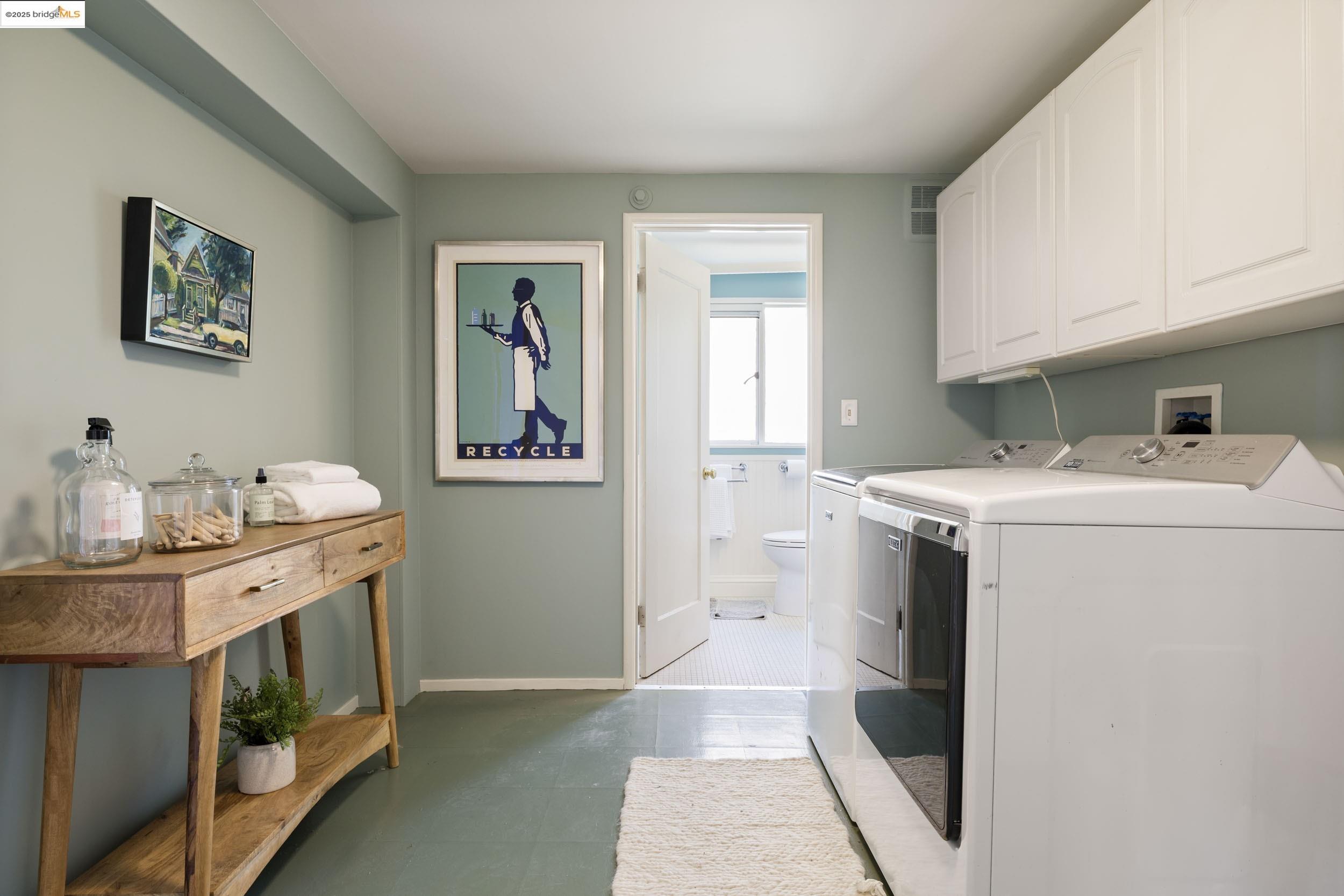 Detail Gallery Image 43 of 57 For 1971 Hoover Ave, Oakland,  CA 94602 - 5 Beds | 5/1 Baths