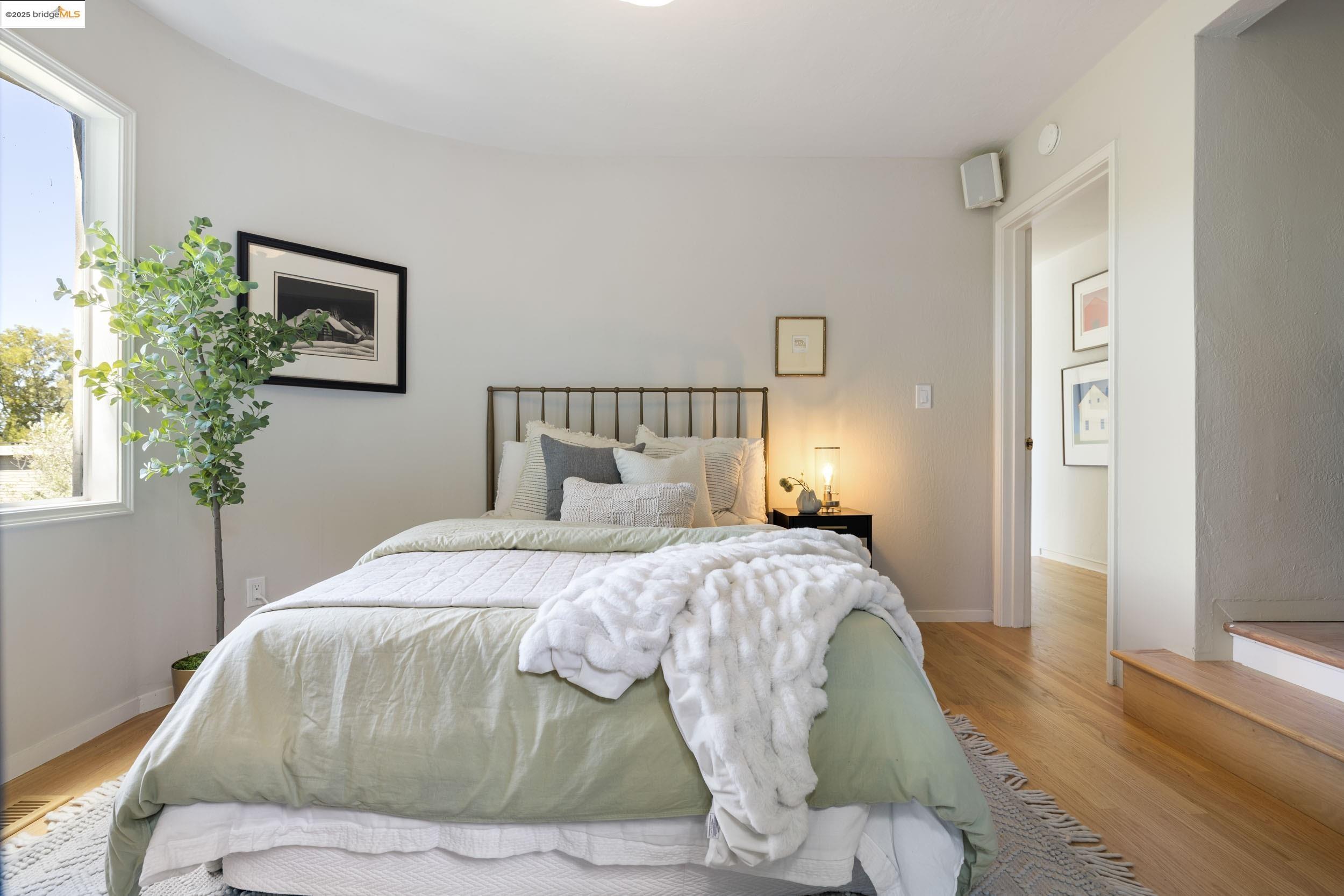 Detail Gallery Image 46 of 57 For 1971 Hoover Ave, Oakland,  CA 94602 - 5 Beds | 5/1 Baths