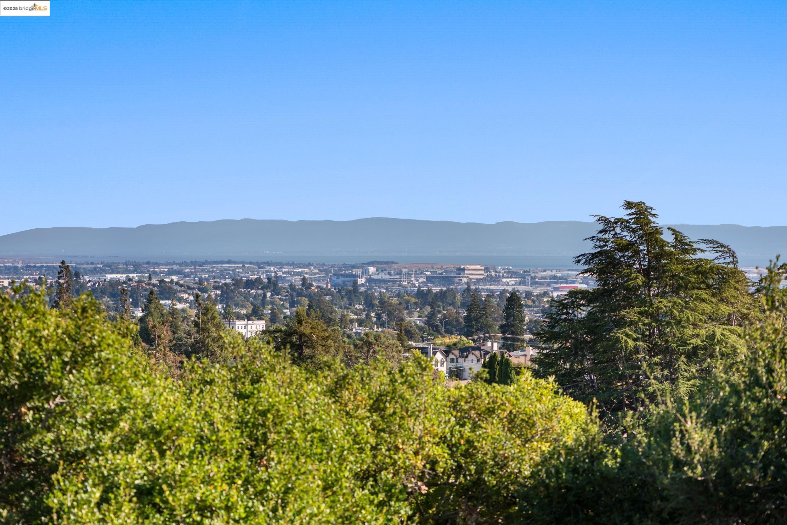Detail Gallery Image 57 of 57 For 1971 Hoover Ave, Oakland,  CA 94602 - 5 Beds | 5/1 Baths