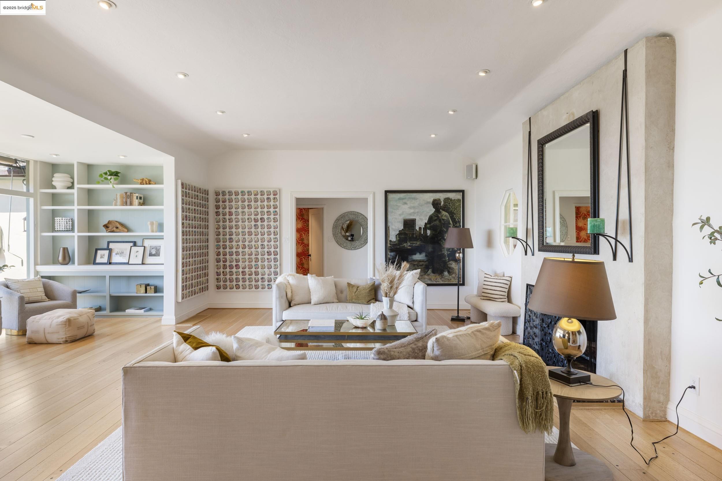 Detail Gallery Image 7 of 57 For 1971 Hoover Ave, Oakland,  CA 94602 - 5 Beds | 5/1 Baths