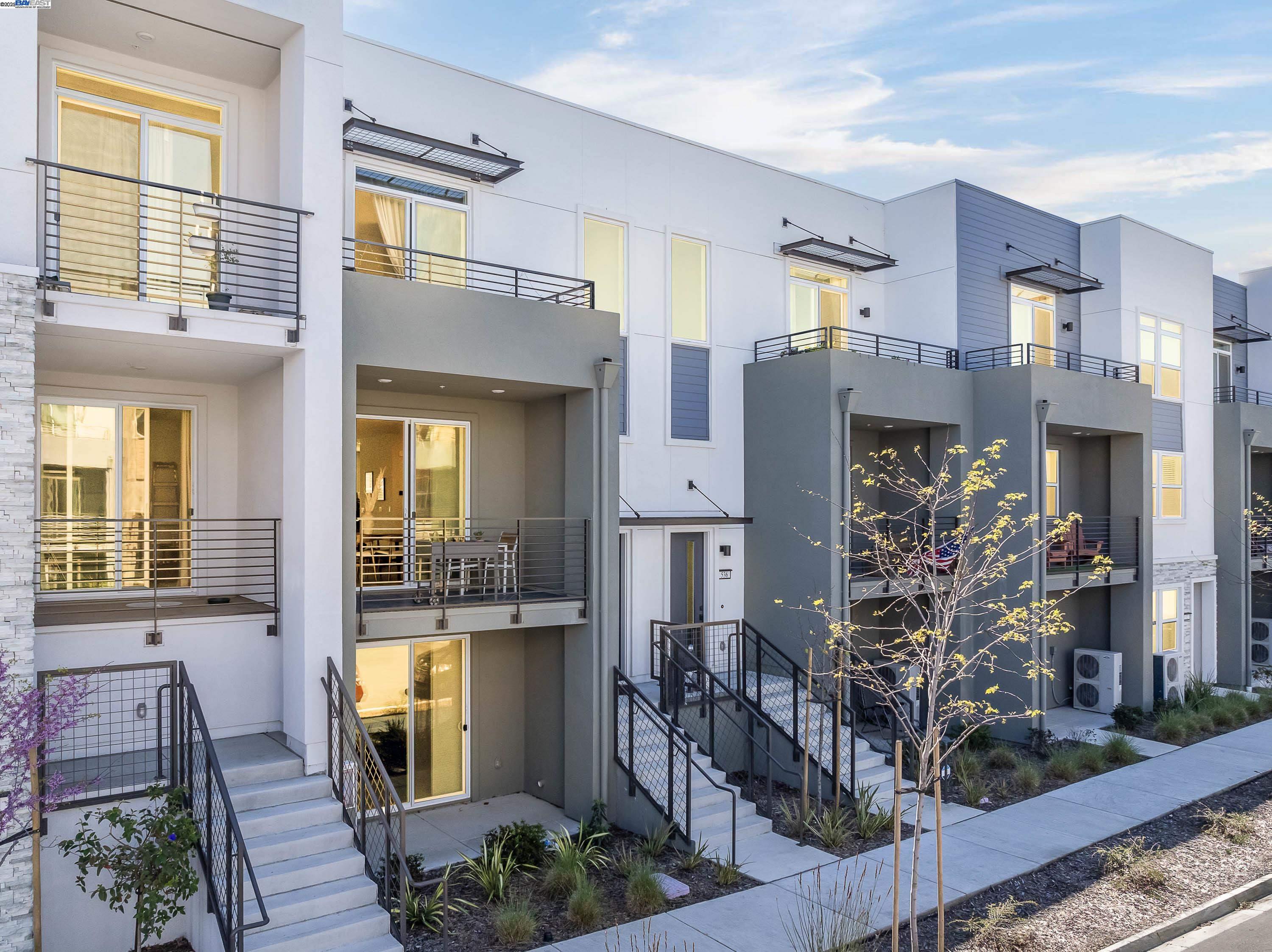 Detail Gallery Image 2 of 37 For 538 Martin Mariner Ave, Alameda,  CA 94501 - 3 Beds | 2/1 Baths