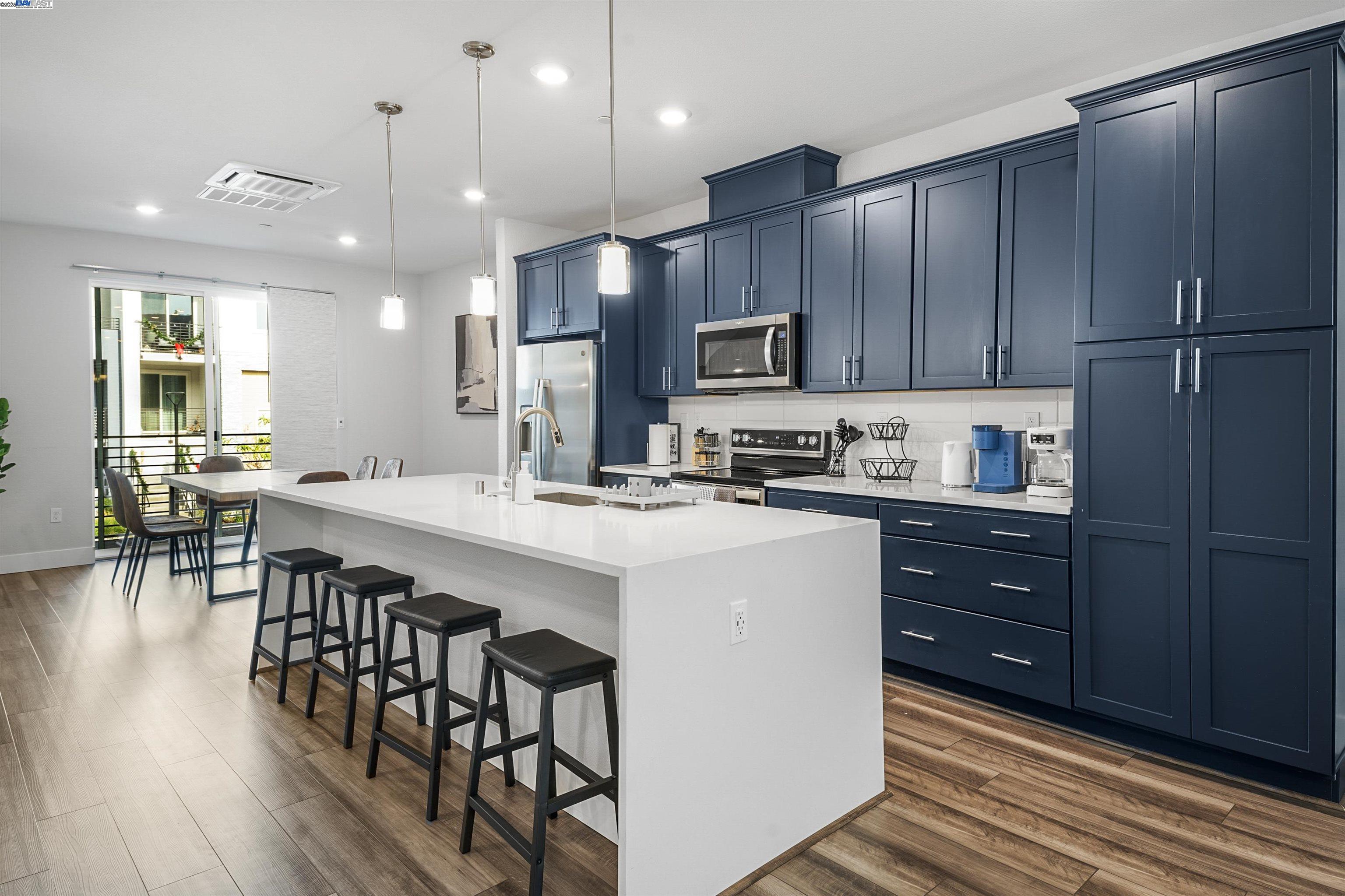 Detail Gallery Image 11 of 37 For 538 Martin Mariner Ave, Alameda,  CA 94501 - 3 Beds | 2/1 Baths