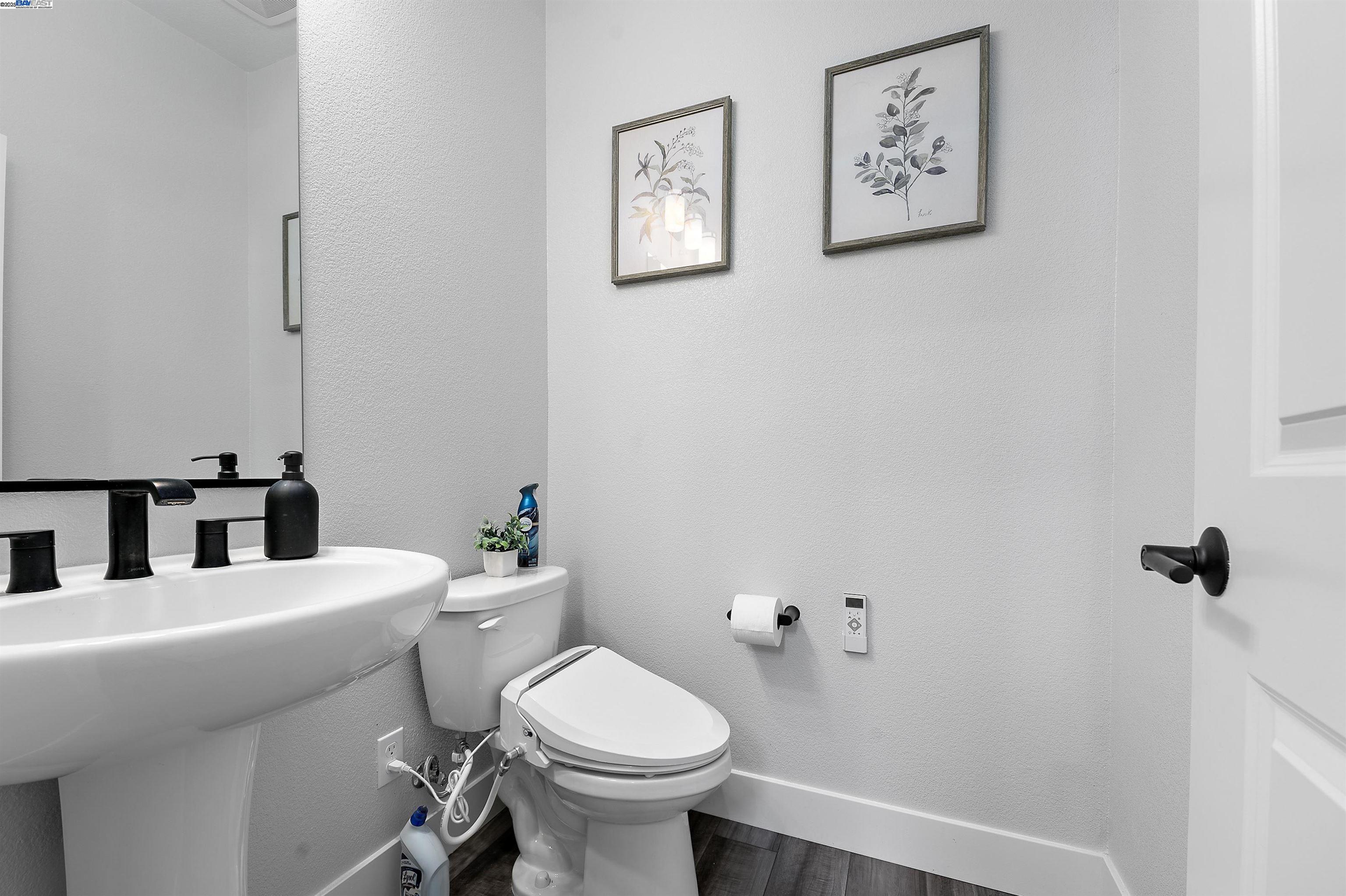 Detail Gallery Image 16 of 37 For 538 Martin Mariner Ave, Alameda,  CA 94501 - 3 Beds | 2/1 Baths