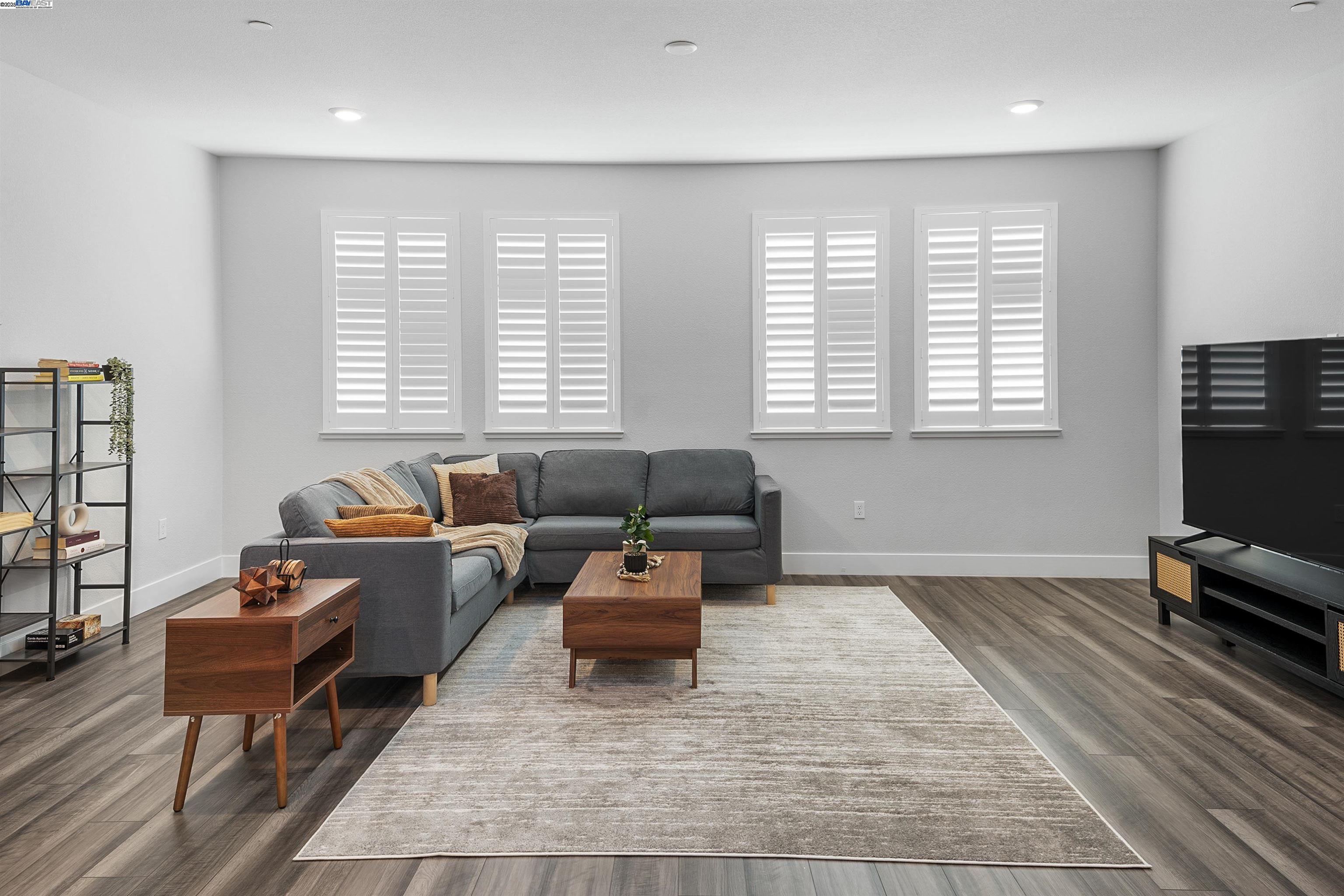 Detail Gallery Image 32 of 37 For 538 Martin Mariner Ave, Alameda,  CA 94501 - 3 Beds | 2/1 Baths