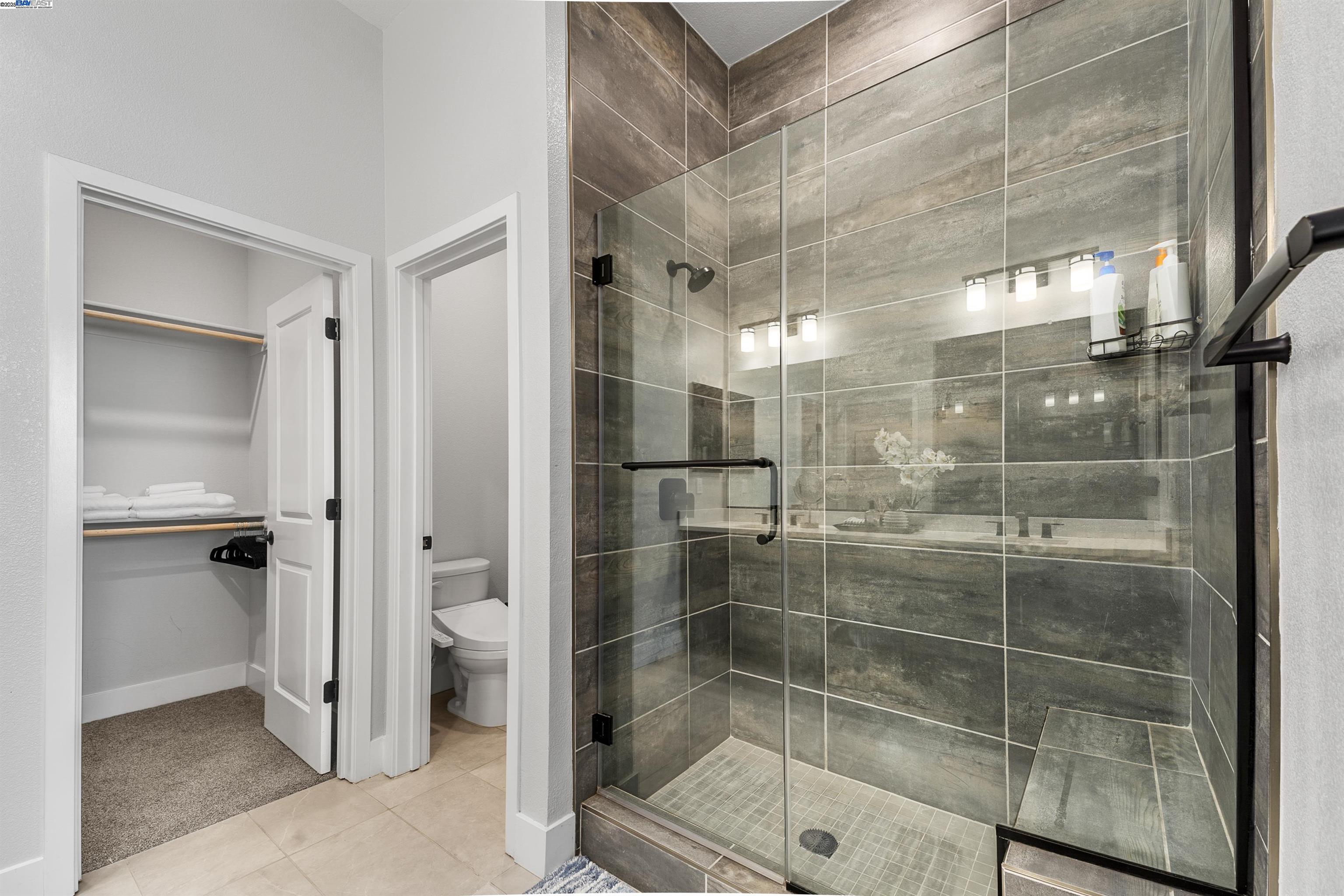 Detail Gallery Image 5 of 37 For 538 Martin Mariner Ave, Alameda,  CA 94501 - 3 Beds | 2/1 Baths