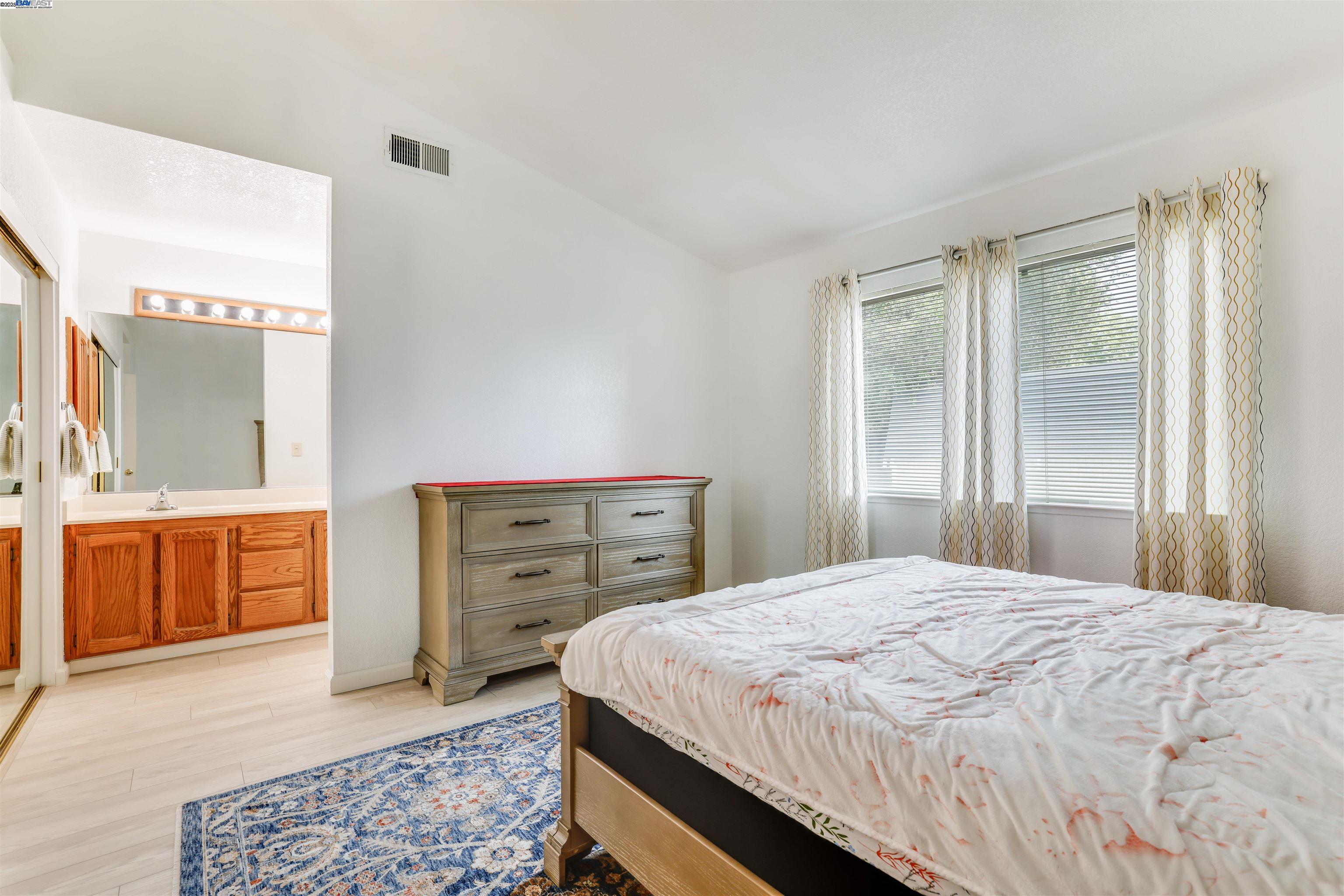 Detail Gallery Image 13 of 17 For 7600 Antelope Hills Dr, Antelope,  CA 95843 - 3 Beds | 2 Baths