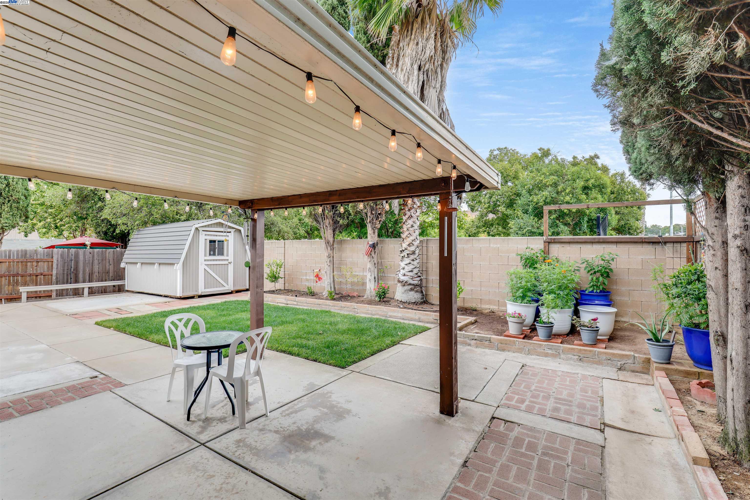 Detail Gallery Image 3 of 17 For 7600 Antelope Hills Dr, Antelope,  CA 95843 - 3 Beds | 2 Baths