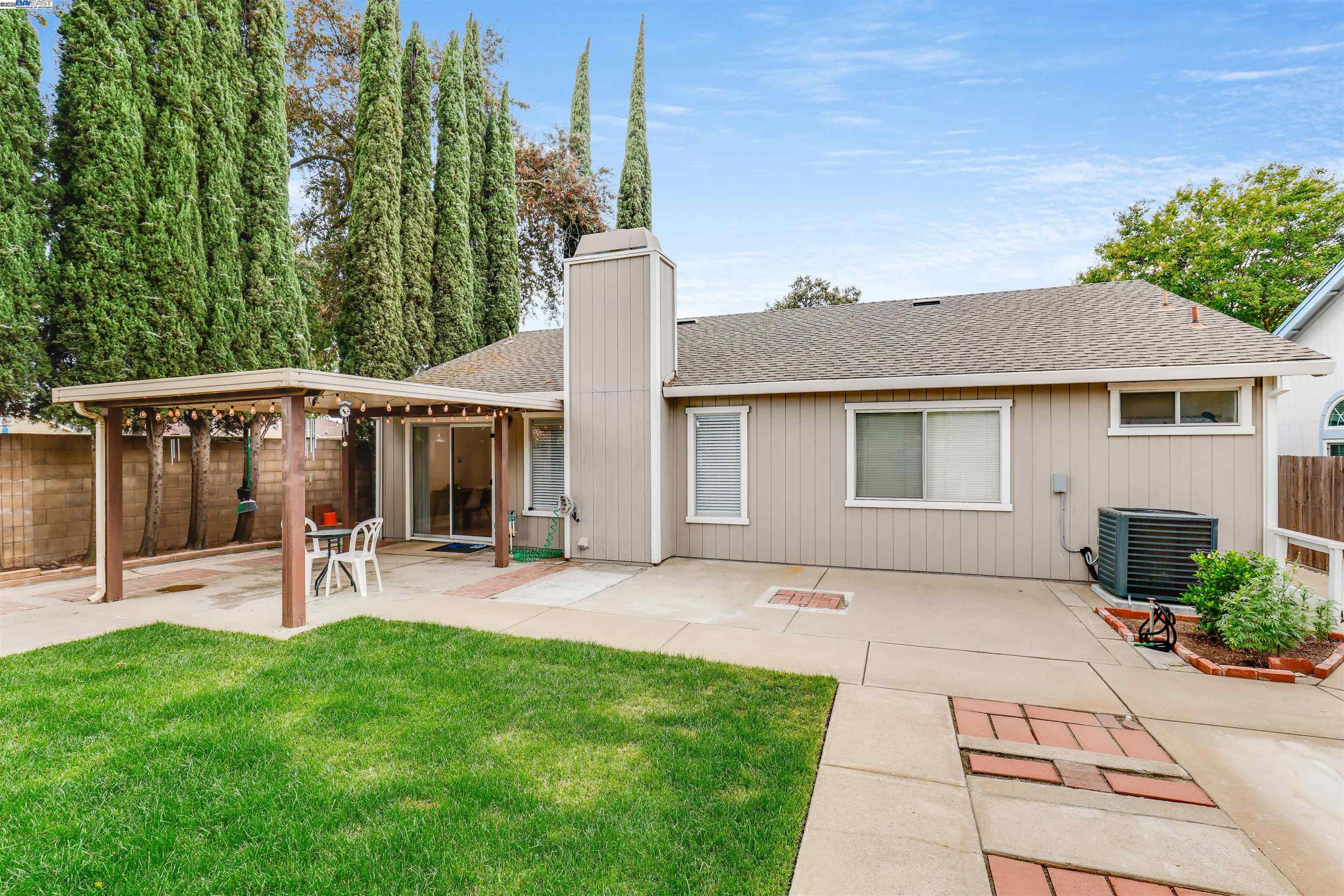 Detail Gallery Image 5 of 17 For 7600 Antelope Hills Dr, Antelope,  CA 95843 - 3 Beds | 2 Baths
