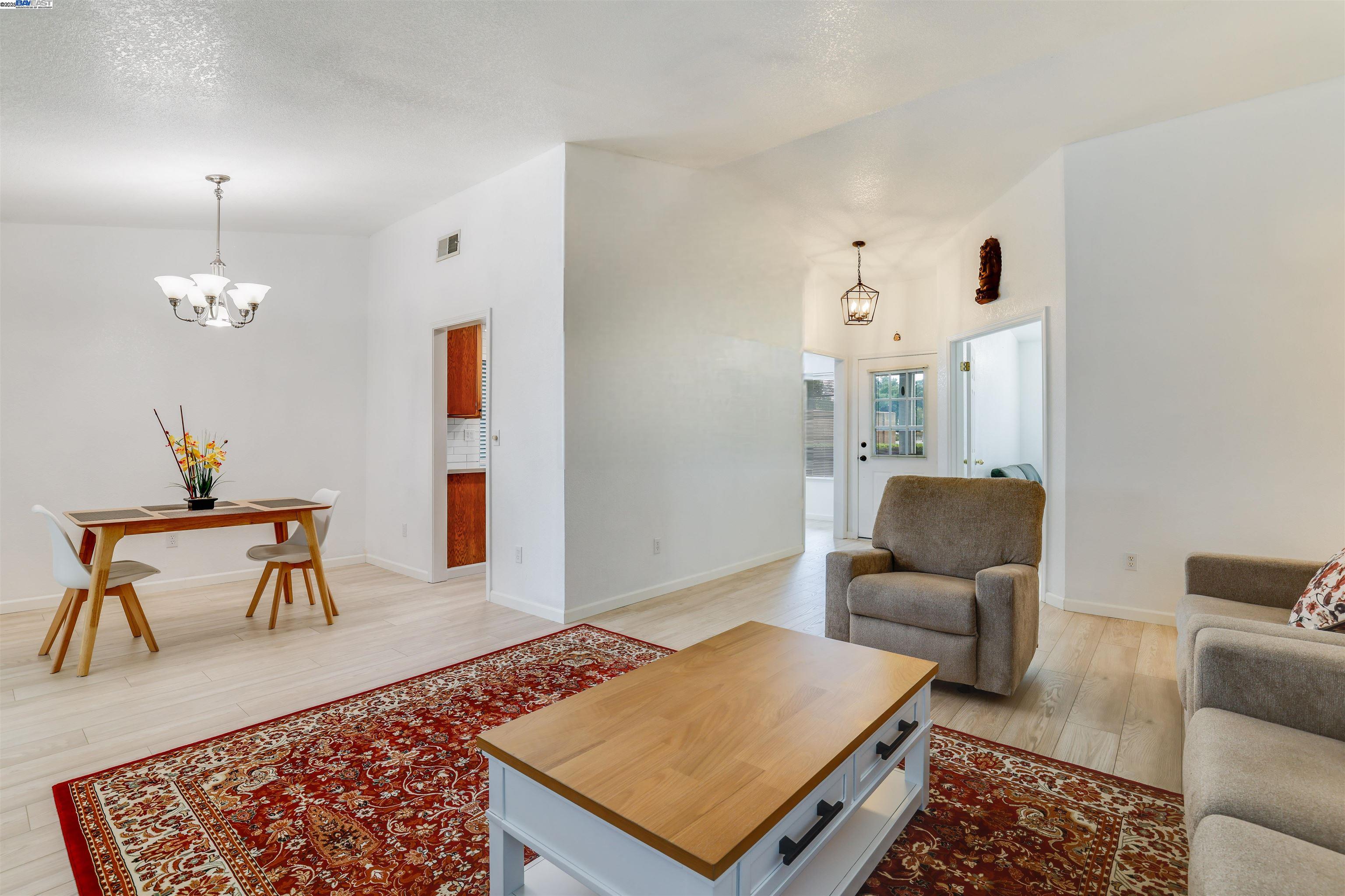 Detail Gallery Image 7 of 17 For 7600 Antelope Hills Dr, Antelope,  CA 95843 - 3 Beds | 2 Baths