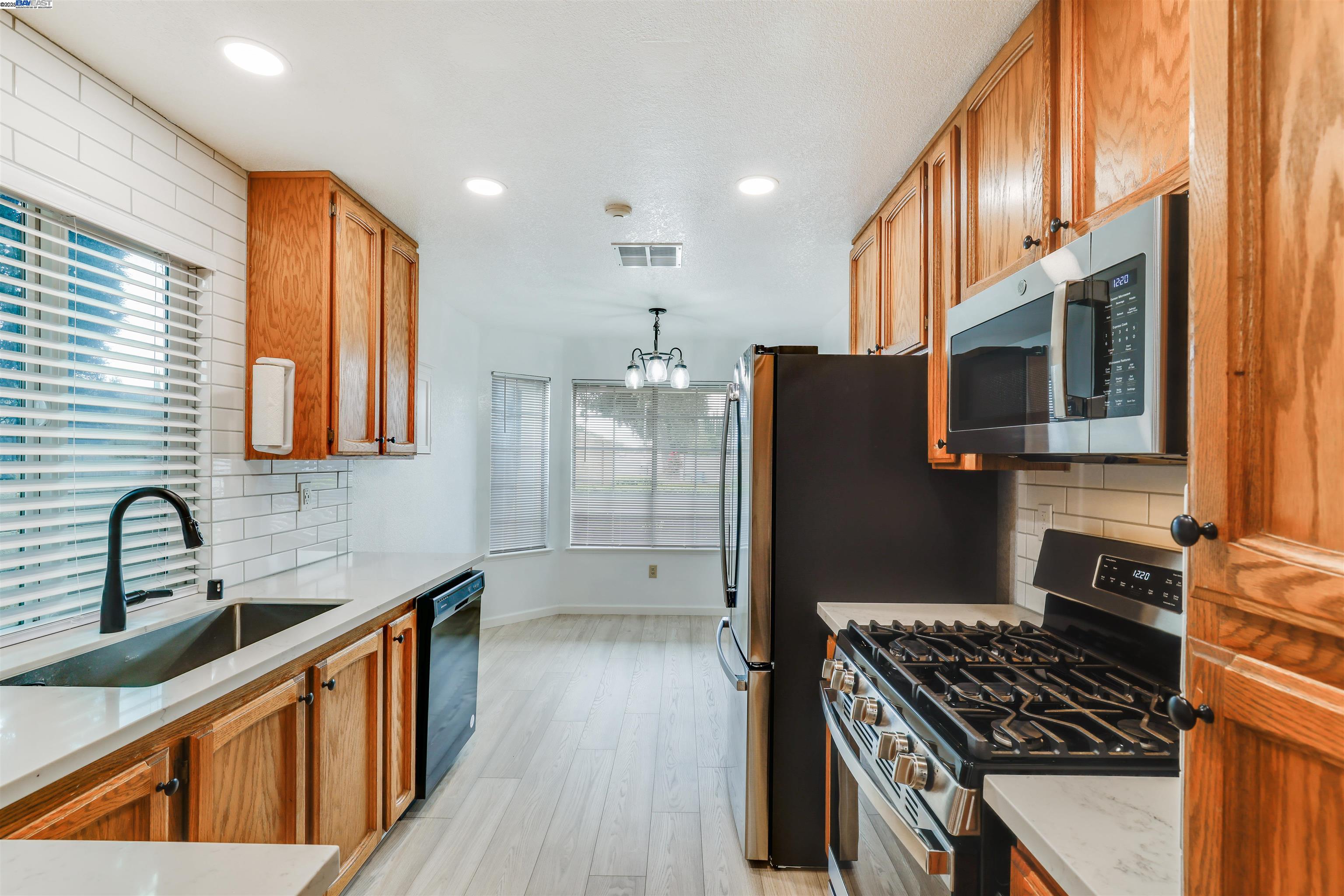 Detail Gallery Image 10 of 17 For 7600 Antelope Hills Dr, Antelope,  CA 95843 - 3 Beds | 2 Baths