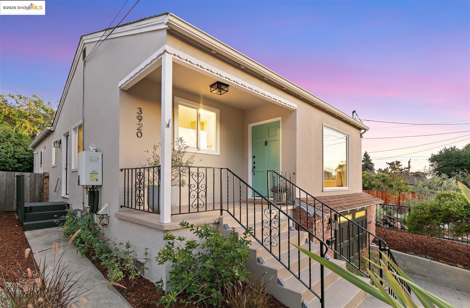 Detail Gallery Image 2 of 59 For 3920 Coolidge Ave, Oakland,  CA 94602 - 3 Beds | 1 Baths