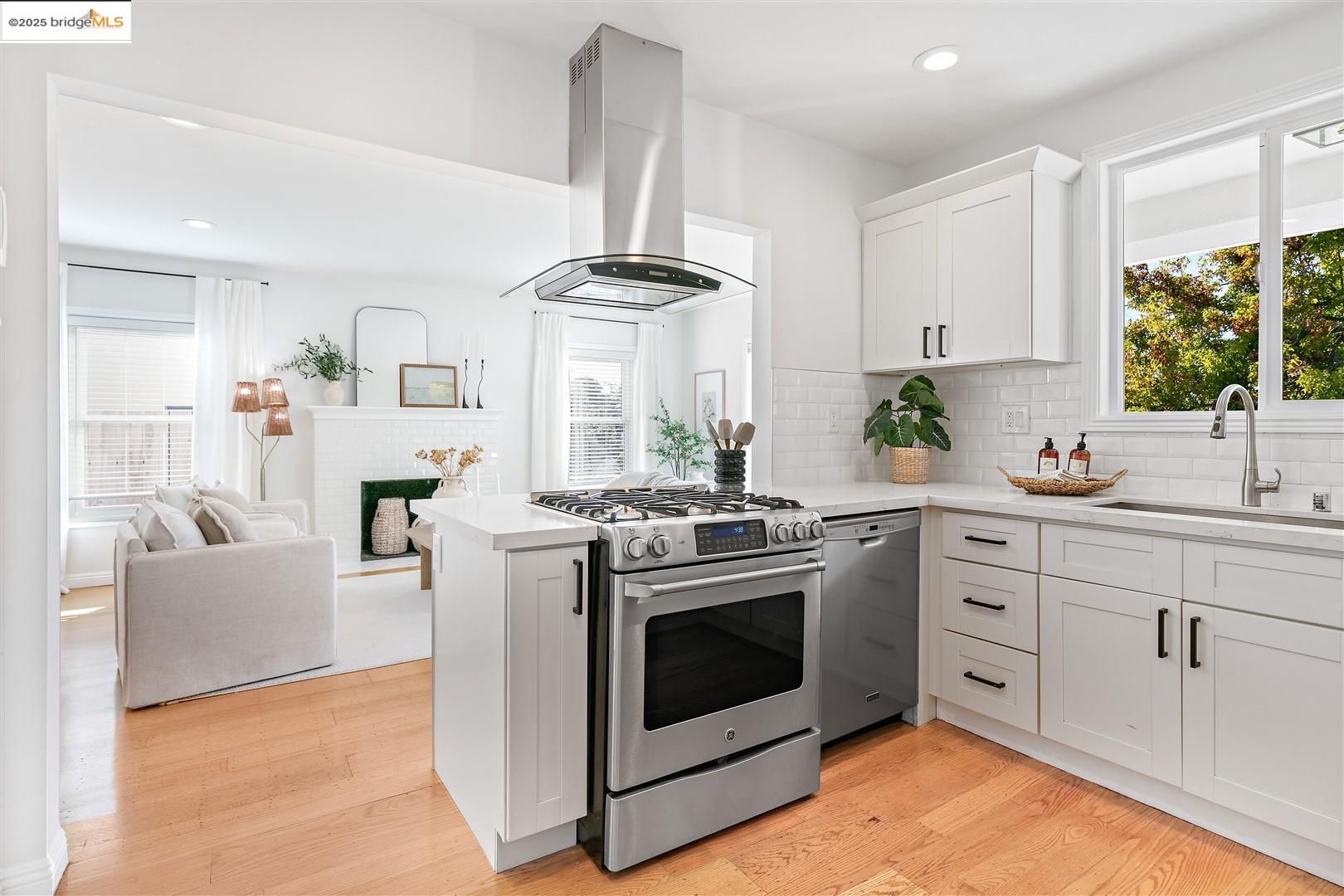 Detail Gallery Image 20 of 59 For 3920 Coolidge Ave, Oakland,  CA 94602 - 3 Beds | 1 Baths