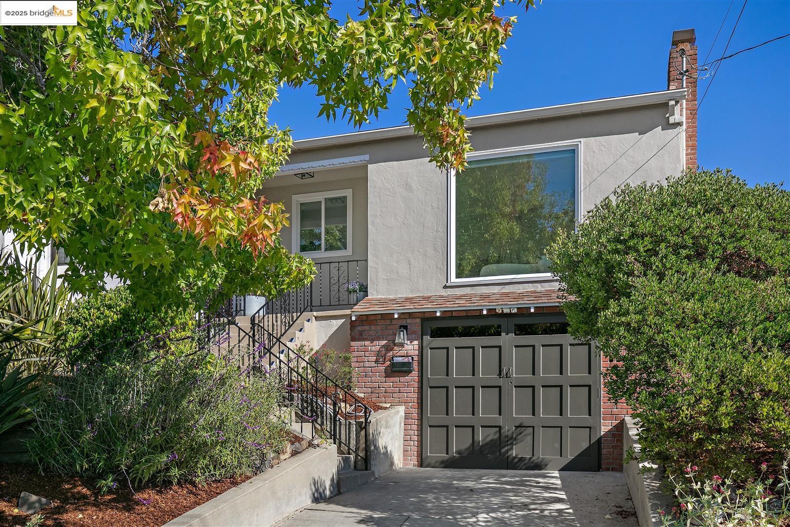 Detail Gallery Image 5 of 59 For 3920 Coolidge Ave, Oakland,  CA 94602 - 3 Beds | 1 Baths