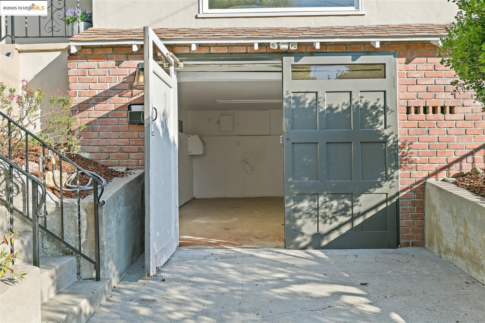 Detail Gallery Image 50 of 59 For 3920 Coolidge Ave, Oakland,  CA 94602 - 3 Beds | 1 Baths
