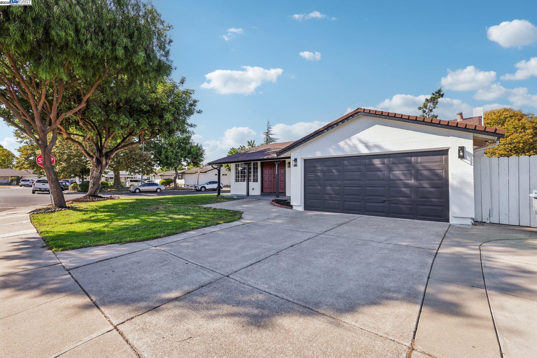 Detail Gallery Image 2 of 28 For 32226 Crest Ln, Union City,  CA 94587 - 3 Beds | 2 Baths