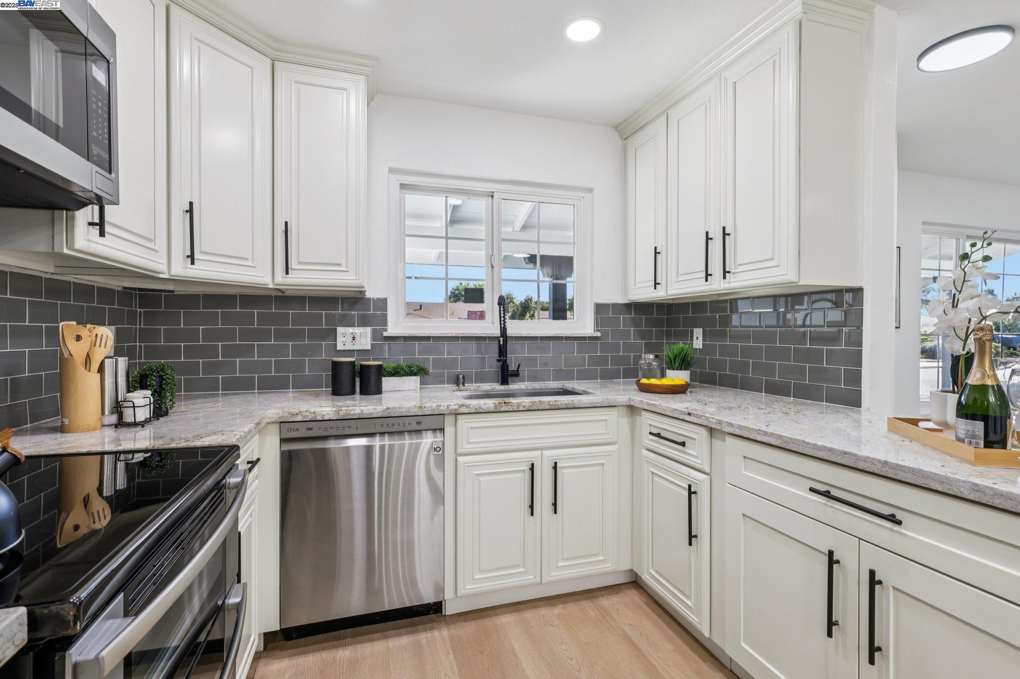 Detail Gallery Image 10 of 28 For 32226 Crest Ln, Union City,  CA 94587 - 3 Beds | 2 Baths