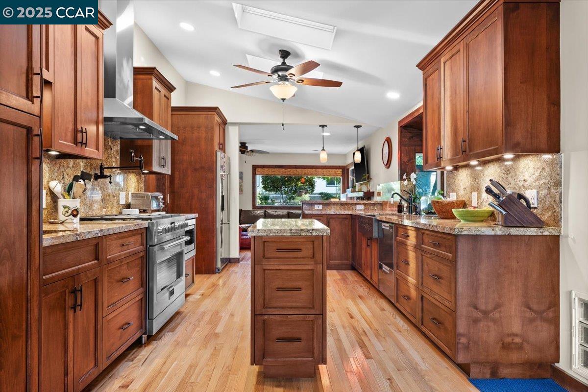 Detail Gallery Image 8 of 60 For 1770 3rd Ave, Walnut Creek,  CA 94597 - 4 Beds | 4 Baths
