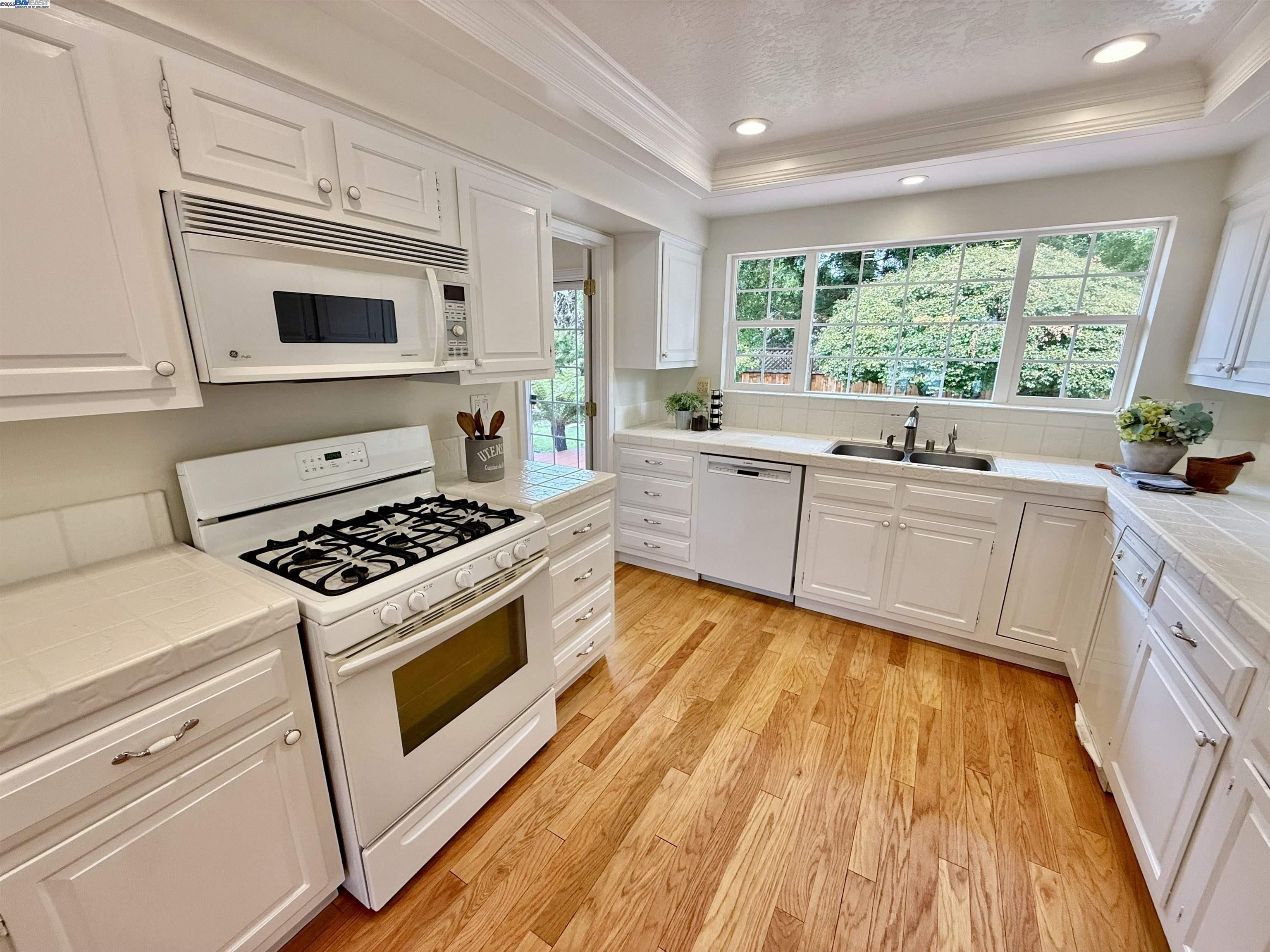 Detail Gallery Image 15 of 60 For 5647 Southbrook Dr, Clayton,  CA 94517 - 4 Beds | 2/1 Baths