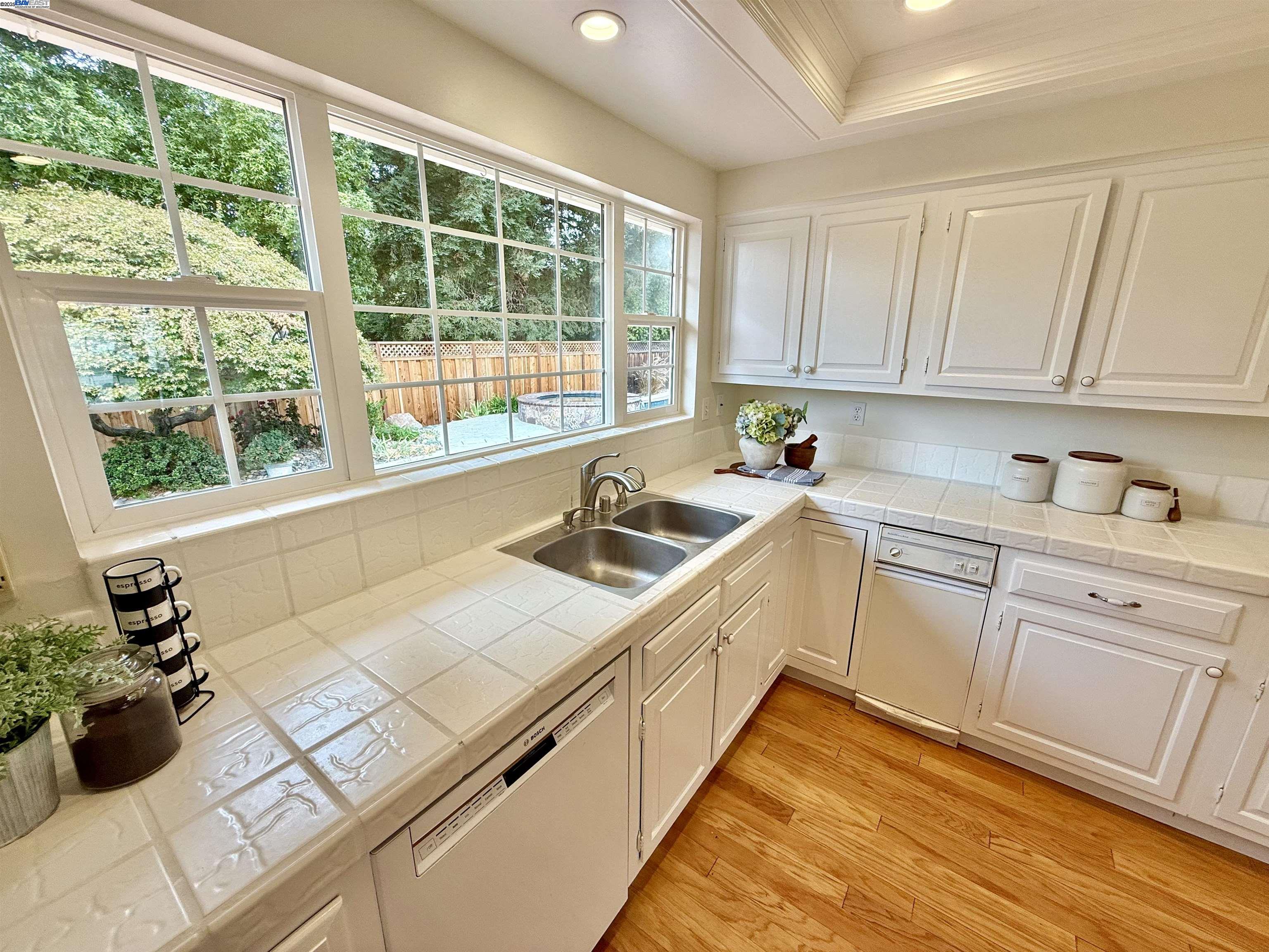 Detail Gallery Image 16 of 60 For 5647 Southbrook Dr, Clayton,  CA 94517 - 4 Beds | 2/1 Baths