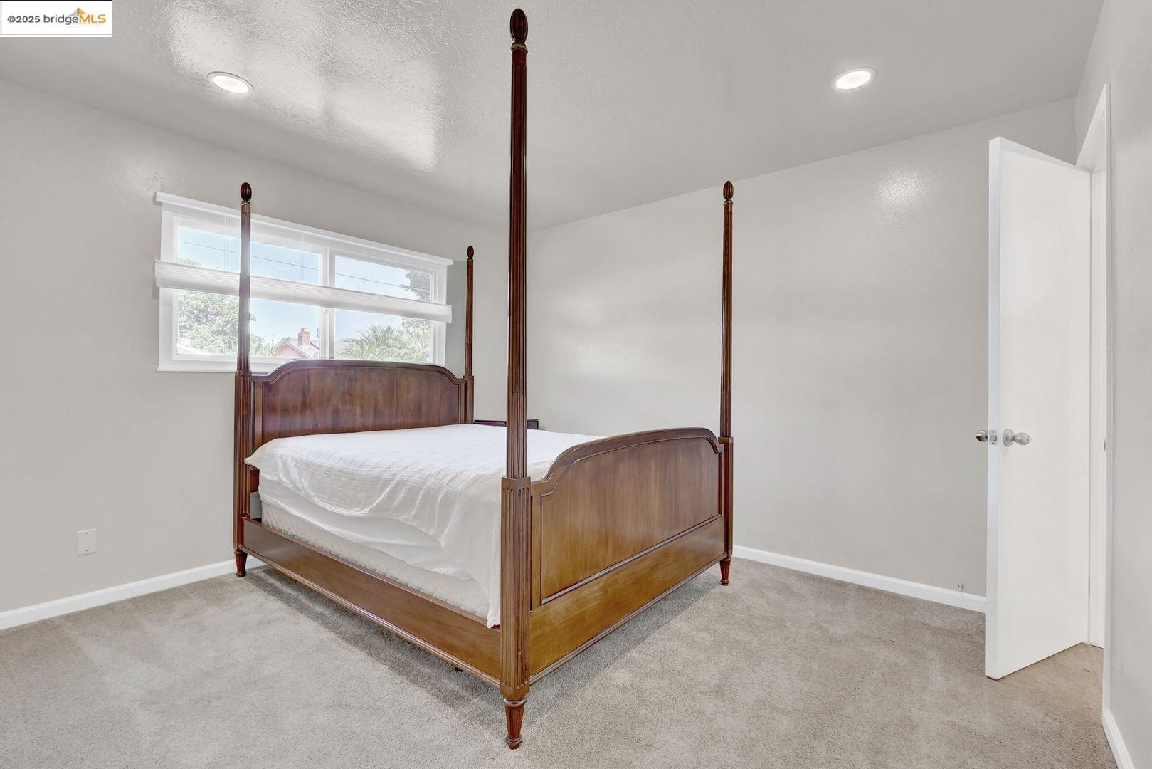 Detail Gallery Image 18 of 33 For 2011 Regis Dr, Davis,  CA 95618 - 3 Beds | 2 Baths