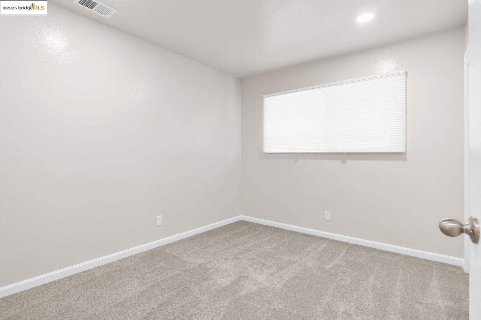 Detail Gallery Image 22 of 33 For 2011 Regis Dr, Davis,  CA 95618 - 3 Beds | 2 Baths