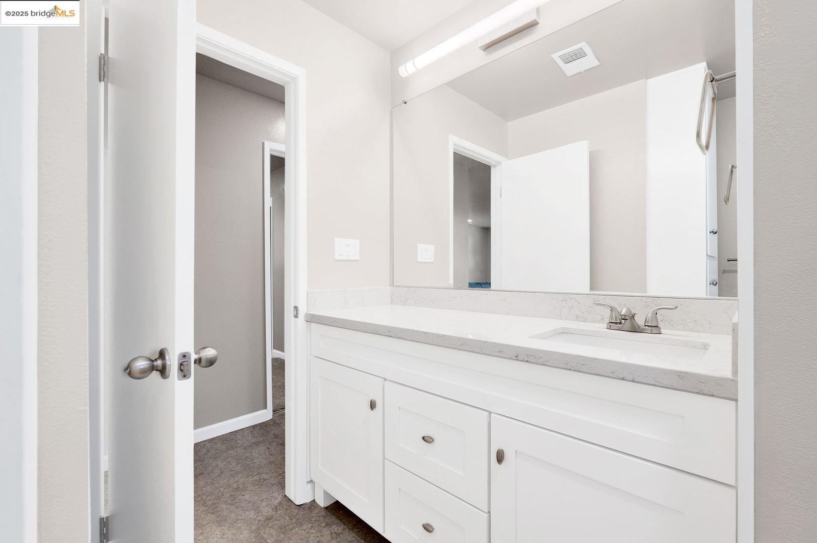 Detail Gallery Image 25 of 33 For 2011 Regis Dr, Davis,  CA 95618 - 3 Beds | 2 Baths