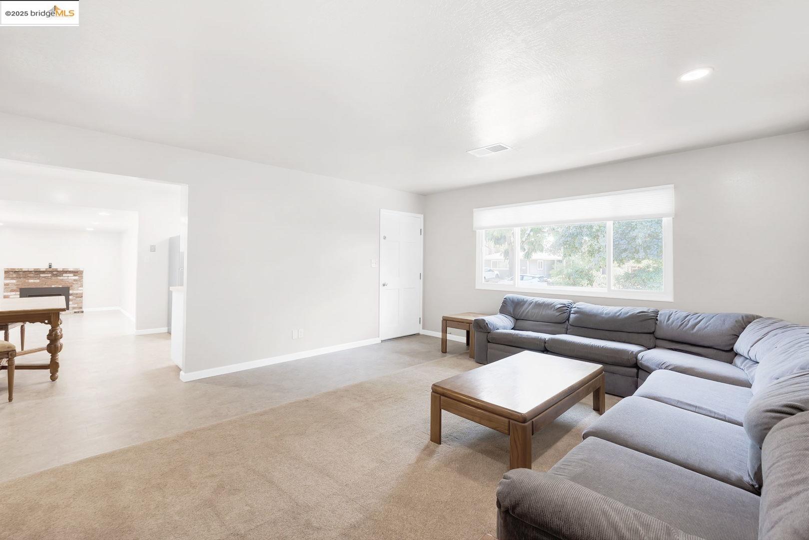 Detail Gallery Image 9 of 33 For 2011 Regis Dr, Davis,  CA 95618 - 3 Beds | 2 Baths