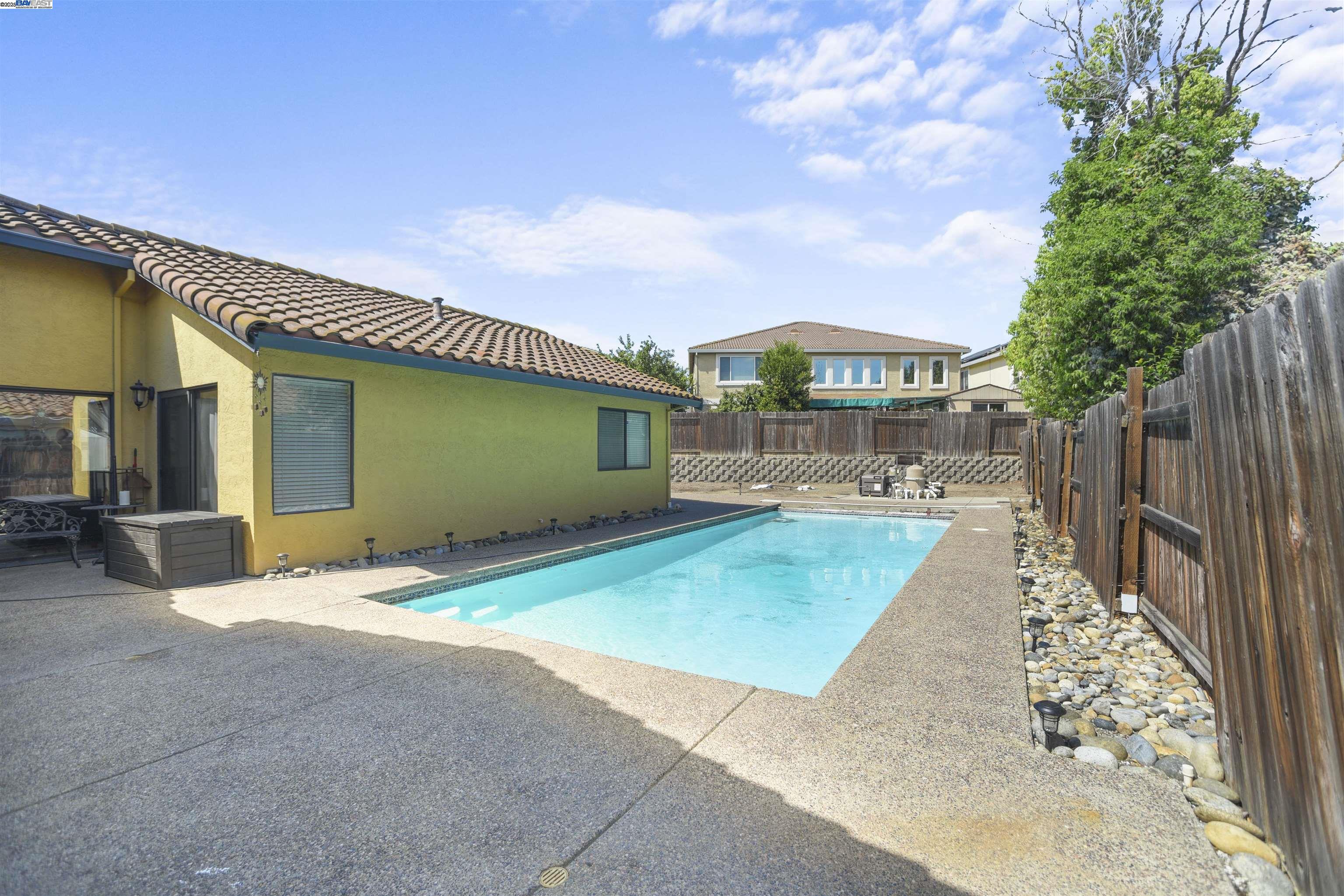 Detail Gallery Image 19 of 25 For 2603 Asilomar, Antioch,  CA 94531 - 3 Beds | 2 Baths