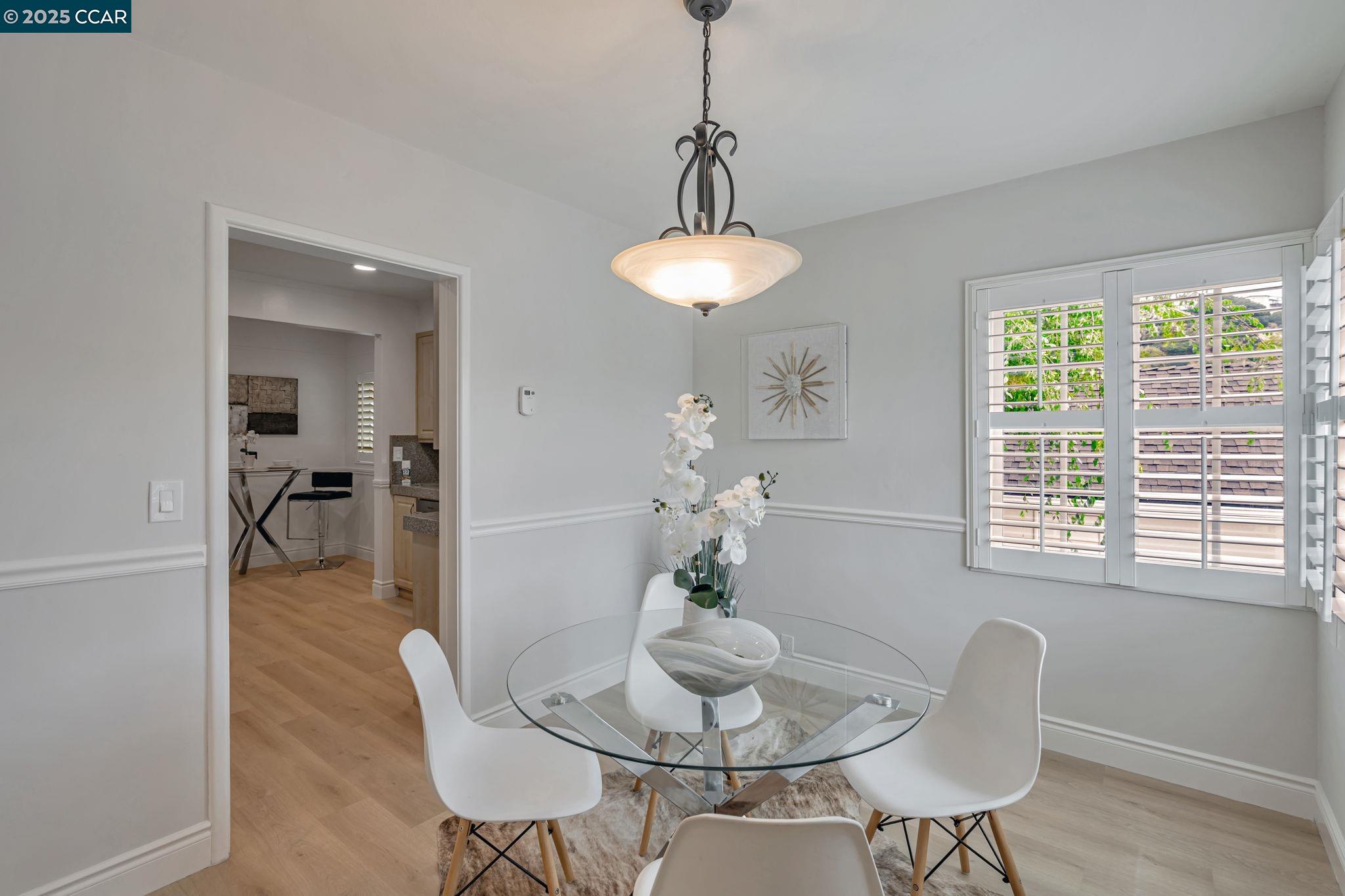 Detail Gallery Image 12 of 33 For 147 Covington St, Oakland,  CA 94605 - 4 Beds | 2 Baths