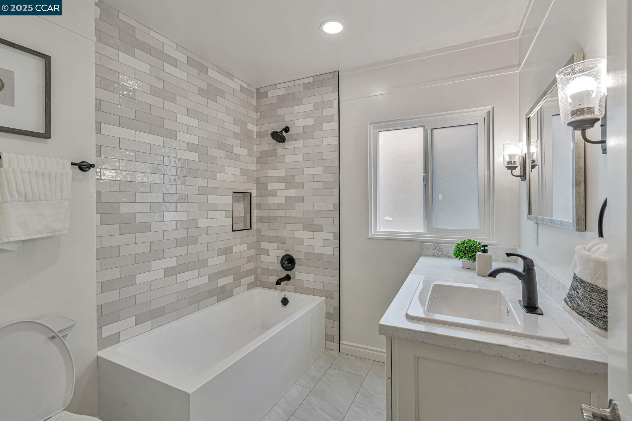 Detail Gallery Image 16 of 33 For 147 Covington St, Oakland,  CA 94605 - 4 Beds | 2 Baths