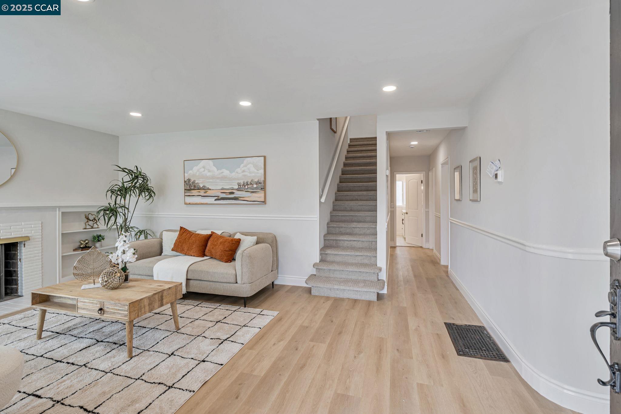 Detail Gallery Image 3 of 33 For 147 Covington St, Oakland,  CA 94605 - 4 Beds | 2 Baths