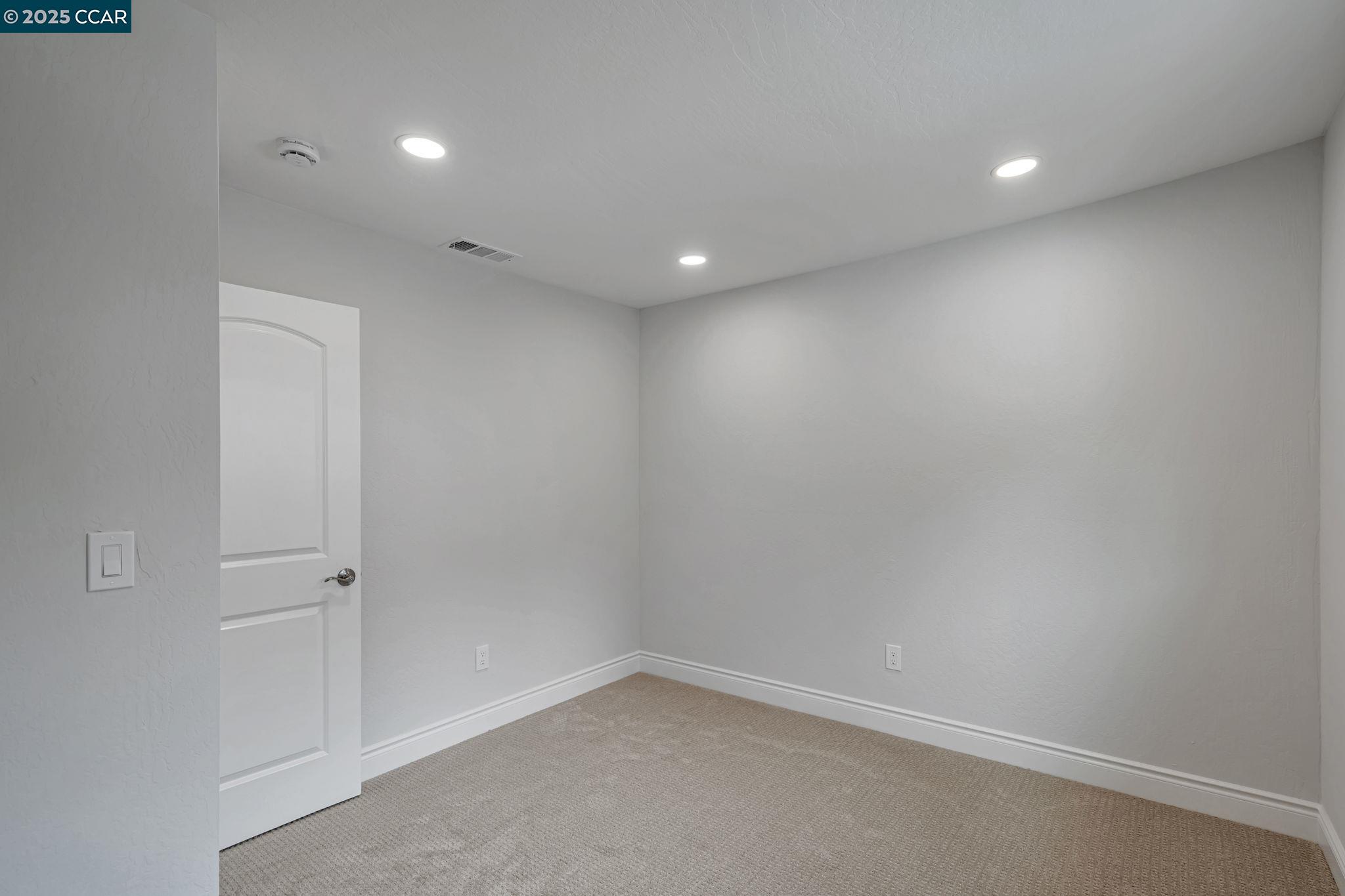 Detail Gallery Image 26 of 33 For 147 Covington St, Oakland,  CA 94605 - 4 Beds | 2 Baths
