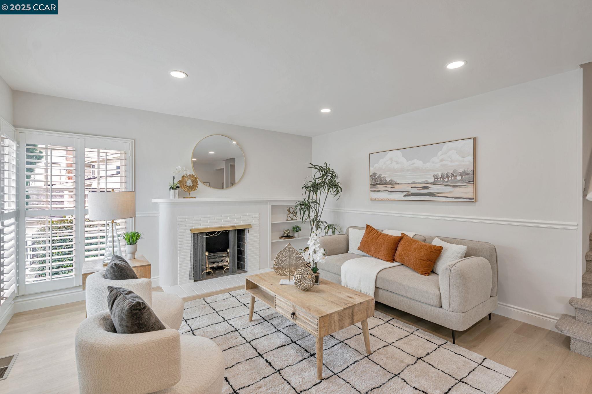 Detail Gallery Image 4 of 33 For 147 Covington St, Oakland,  CA 94605 - 4 Beds | 2 Baths