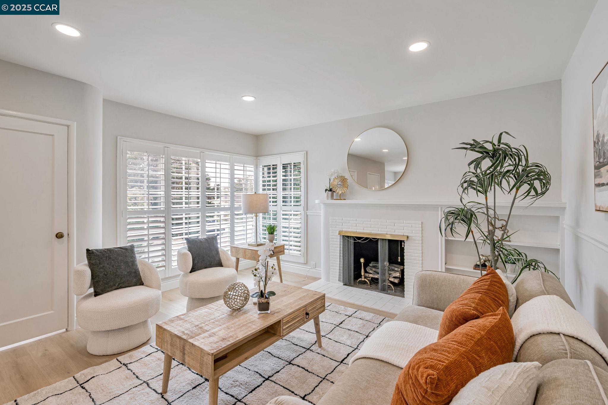 Detail Gallery Image 5 of 33 For 147 Covington St, Oakland,  CA 94605 - 4 Beds | 2 Baths