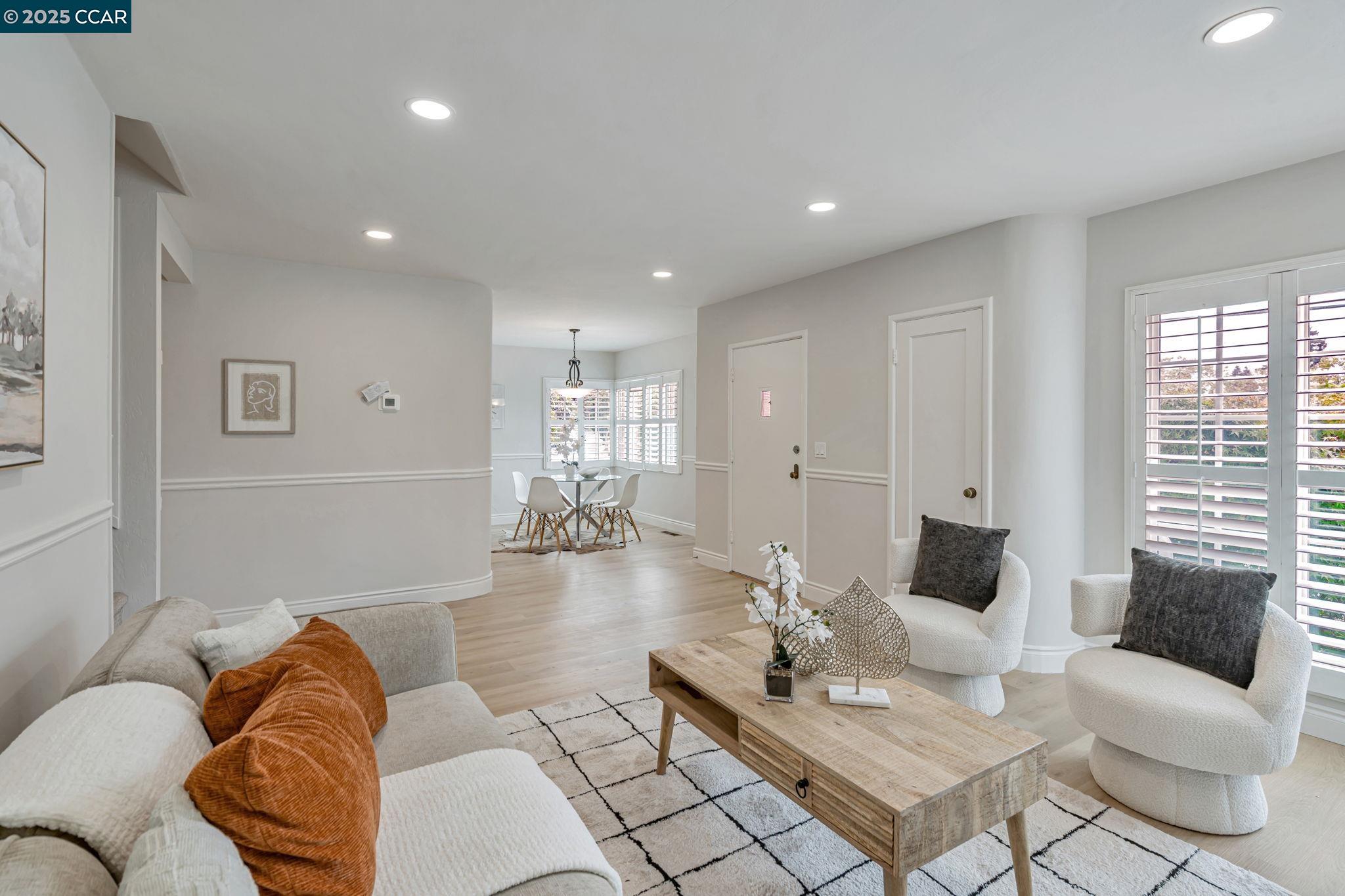 Detail Gallery Image 6 of 33 For 147 Covington St, Oakland,  CA 94605 - 4 Beds | 2 Baths