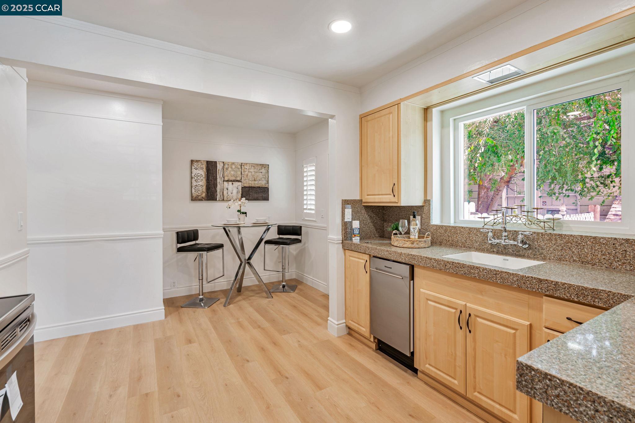 Detail Gallery Image 7 of 33 For 147 Covington St, Oakland,  CA 94605 - 4 Beds | 2 Baths