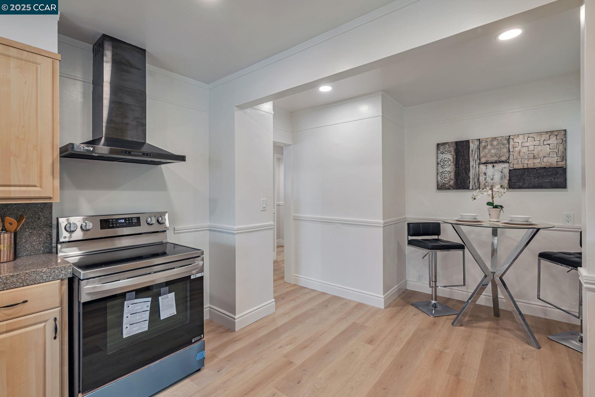 Detail Gallery Image 10 of 33 For 147 Covington St, Oakland,  CA 94605 - 4 Beds | 2 Baths