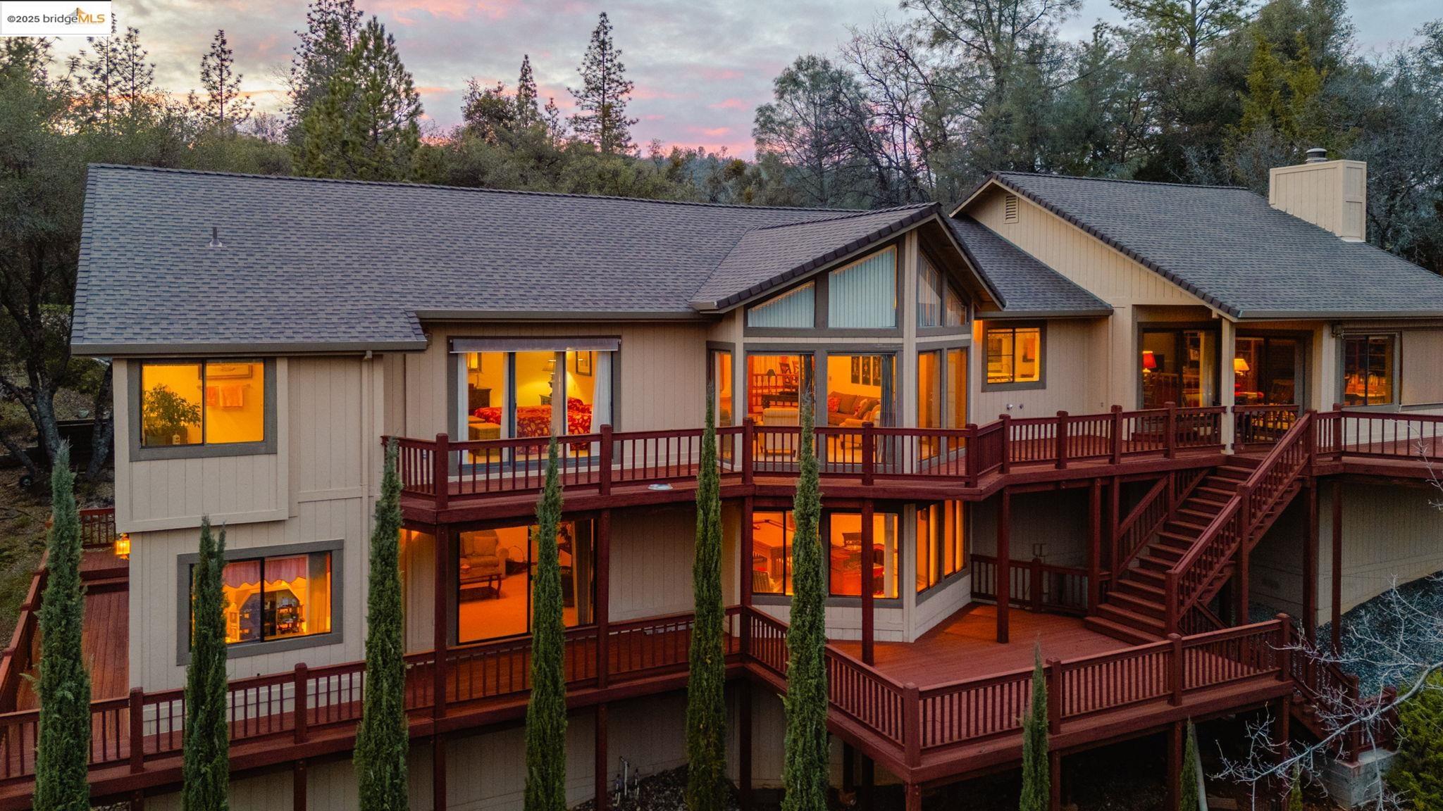 Detail Gallery Image 4 of 50 For 21320 Oneto Dr, Sonora,  CA 95370 - 3 Beds | 4 Baths
