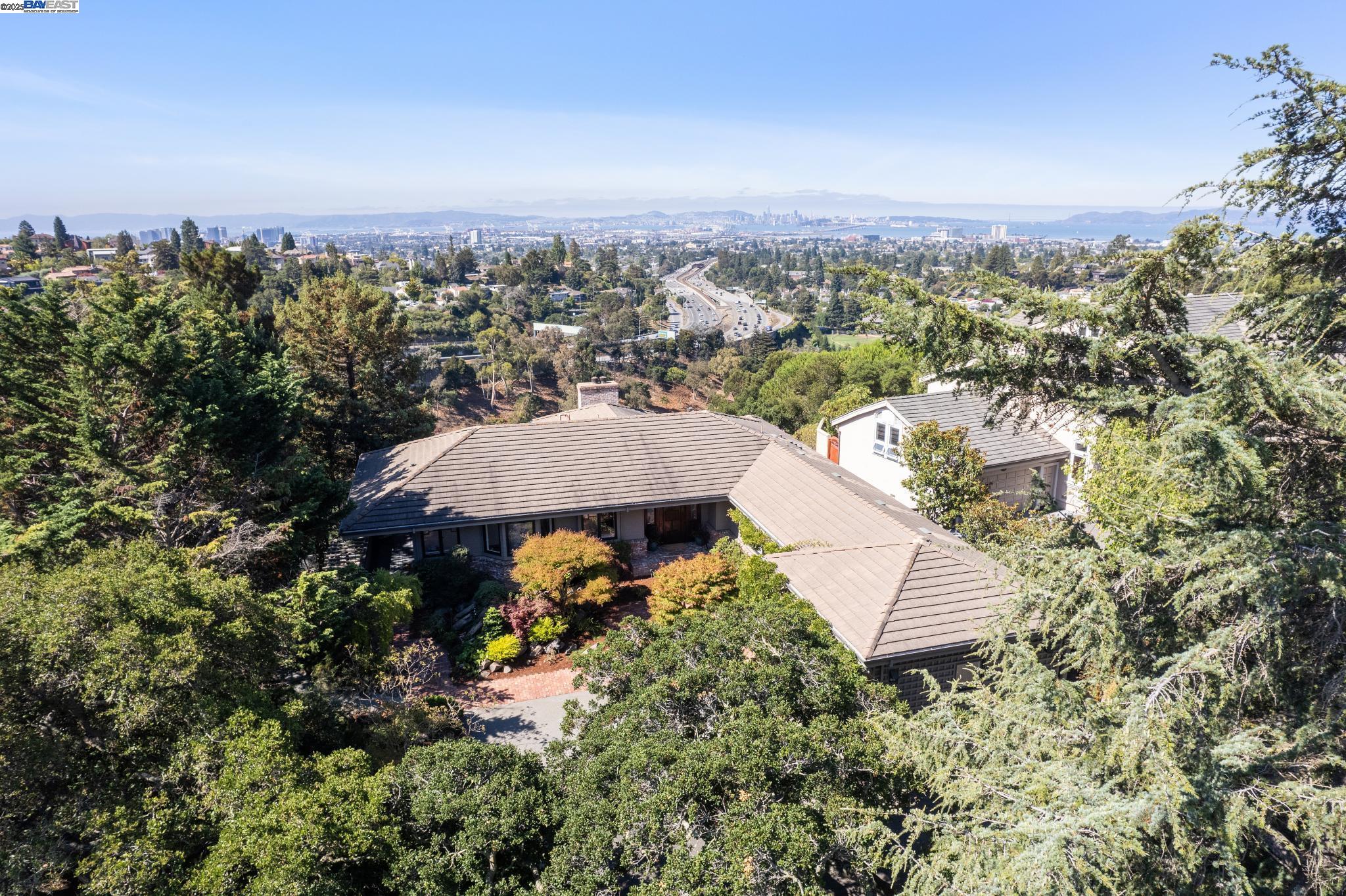 Detail Gallery Image 2 of 60 For 64 Roble Road, Oakland,  CA 94618 - 4 Beds | 4/1 Baths
