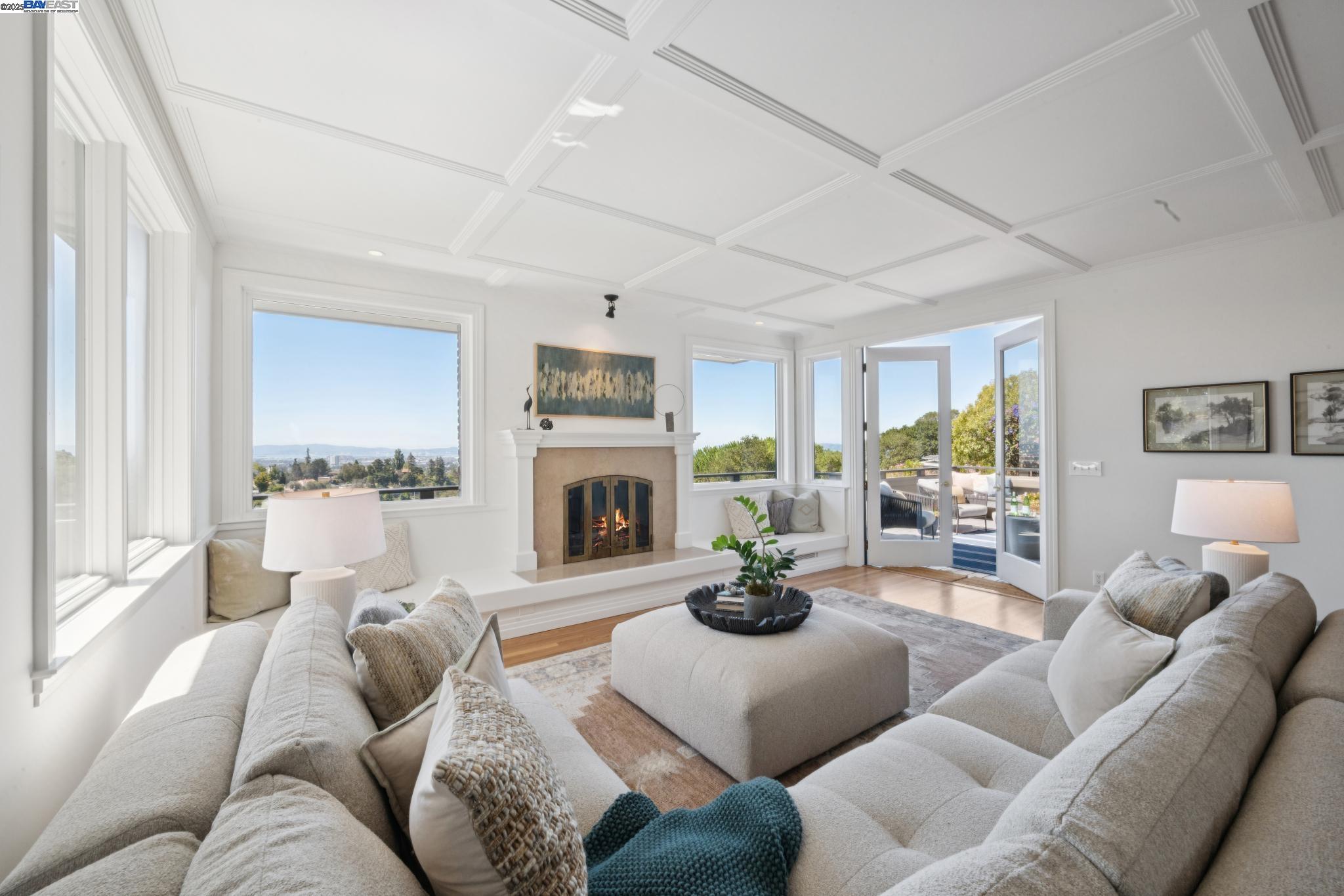 Detail Gallery Image 15 of 60 For 64 Roble Road, Oakland,  CA 94618 - 4 Beds | 4/1 Baths