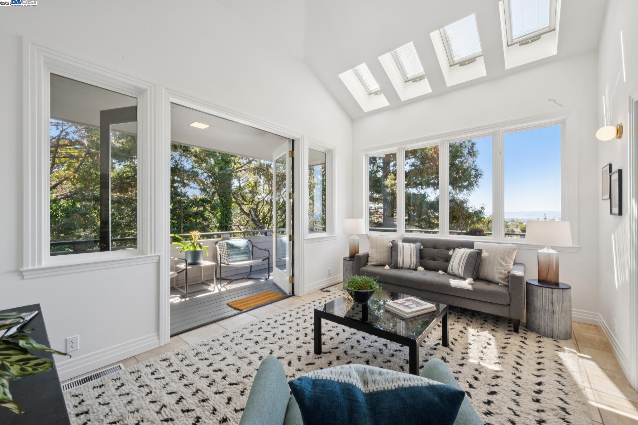 Detail Gallery Image 24 of 60 For 64 Roble Road, Oakland,  CA 94618 - 4 Beds | 4/1 Baths