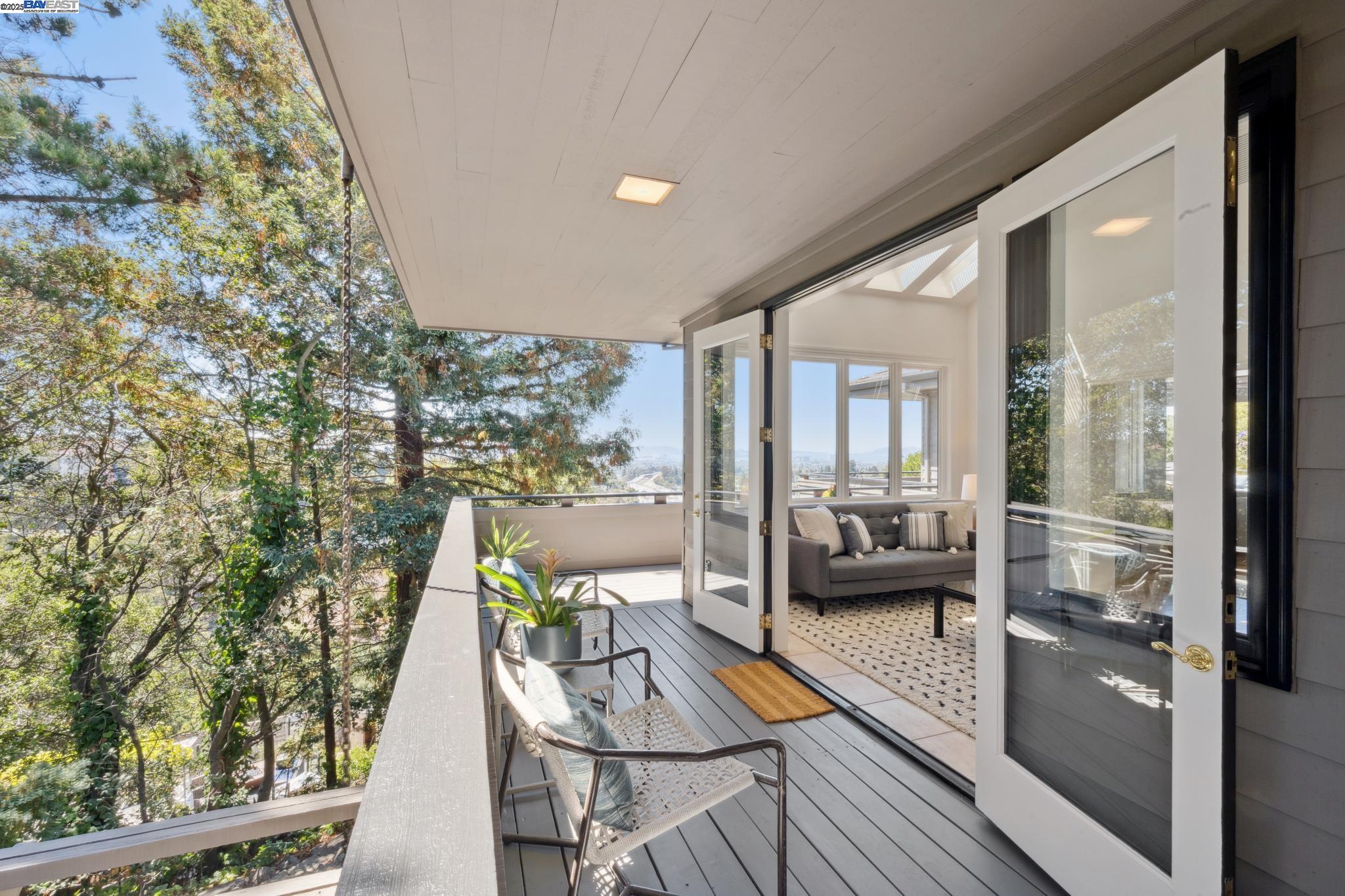 Detail Gallery Image 25 of 60 For 64 Roble Road, Oakland,  CA 94618 - 4 Beds | 4/1 Baths