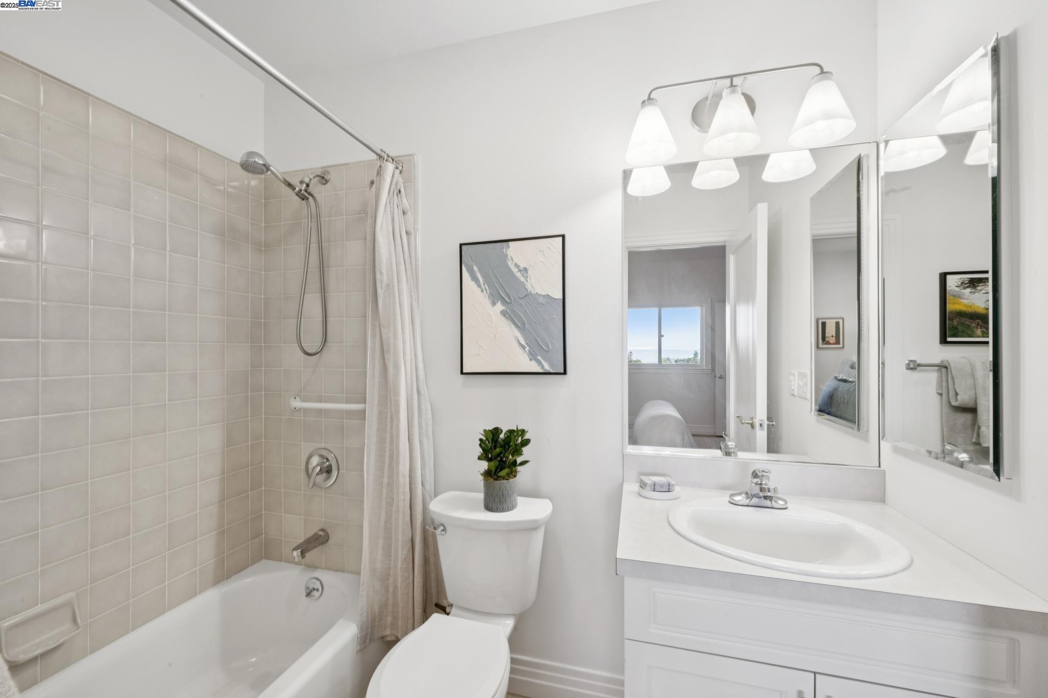 Detail Gallery Image 47 of 60 For 64 Roble Road, Oakland,  CA 94618 - 4 Beds | 4/1 Baths