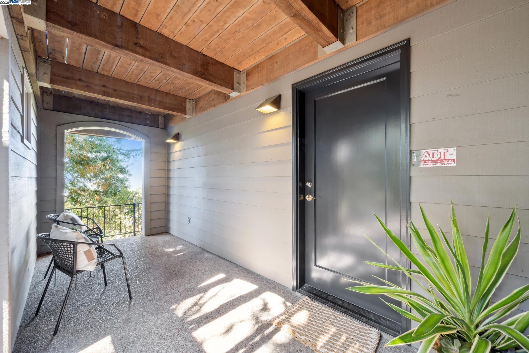 Detail Gallery Image 49 of 60 For 64 Roble Road, Oakland,  CA 94618 - 4 Beds | 4/1 Baths