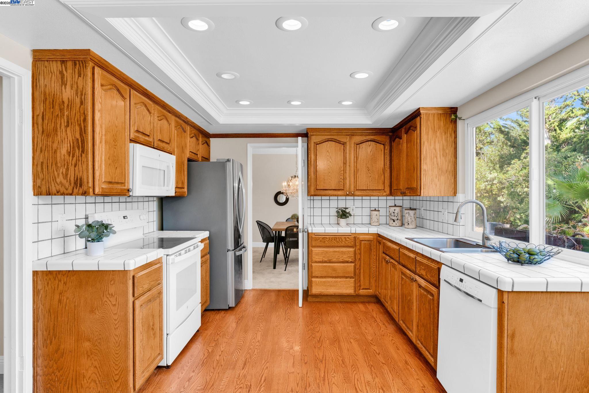 Detail Gallery Image 18 of 53 For 38 Barcelona Pl, Danville,  CA 94526 - 5 Beds | 3 Baths