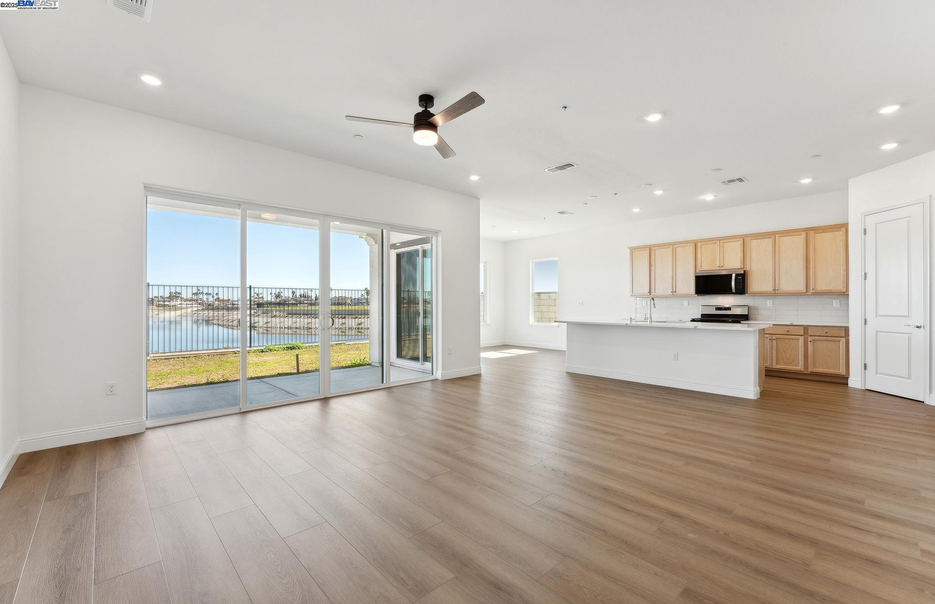 Detail Gallery Image 9 of 16 For 1058 Bradbury Dr, Discovery Bay,  CA 94505 - 4 Beds | 3 Baths