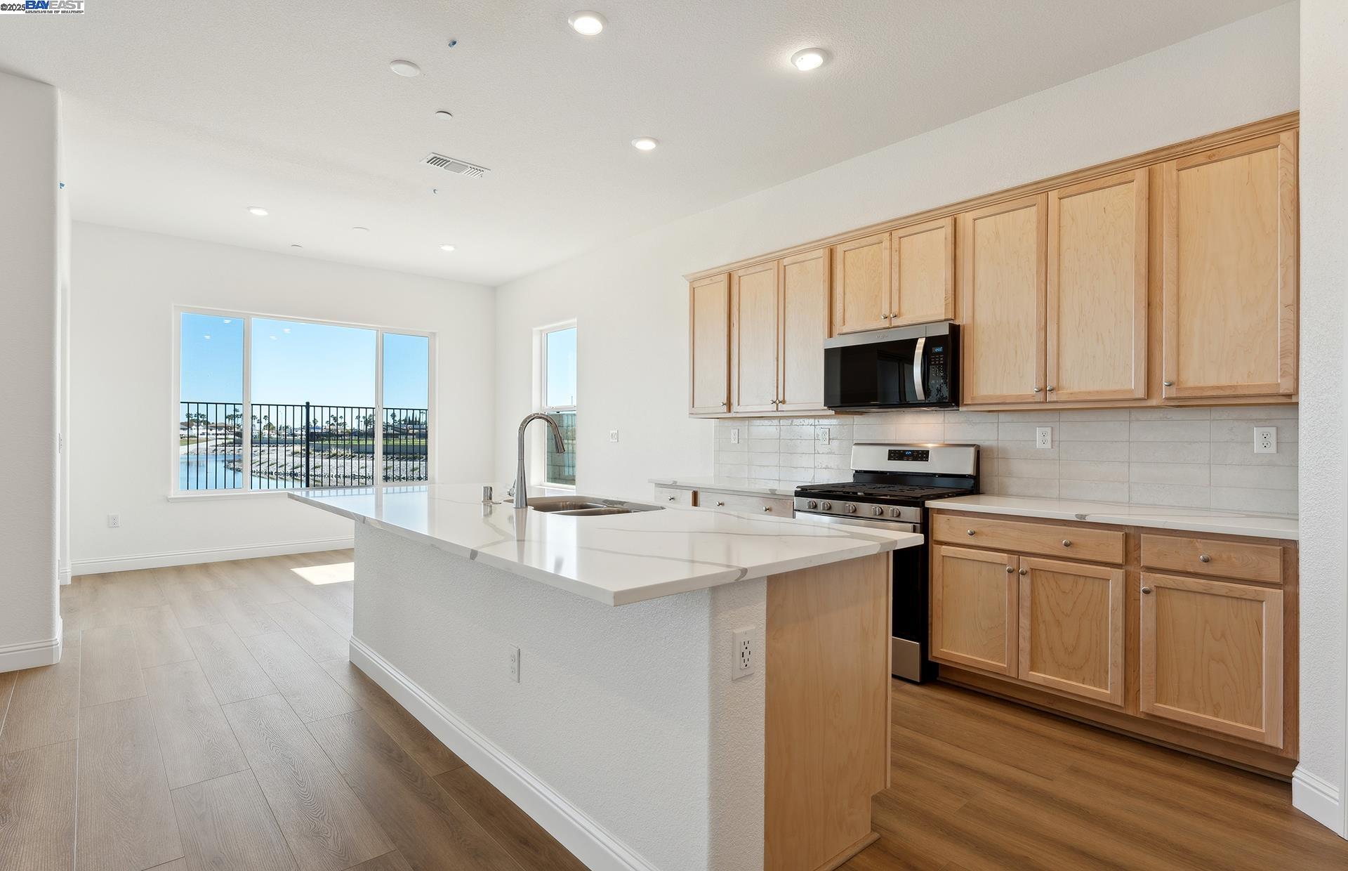 Detail Gallery Image 10 of 16 For 1058 Bradbury Dr, Discovery Bay,  CA 94505 - 4 Beds | 3 Baths